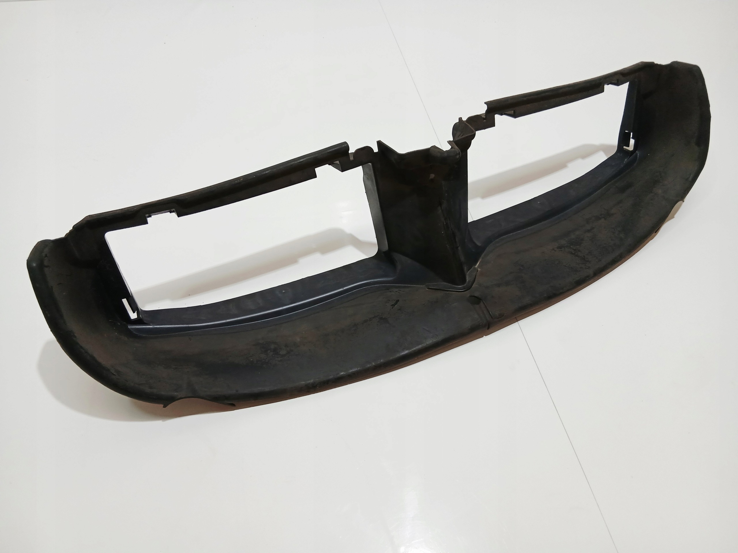 BMW E90 E91 LCI volant vzduchový přívod 7134099