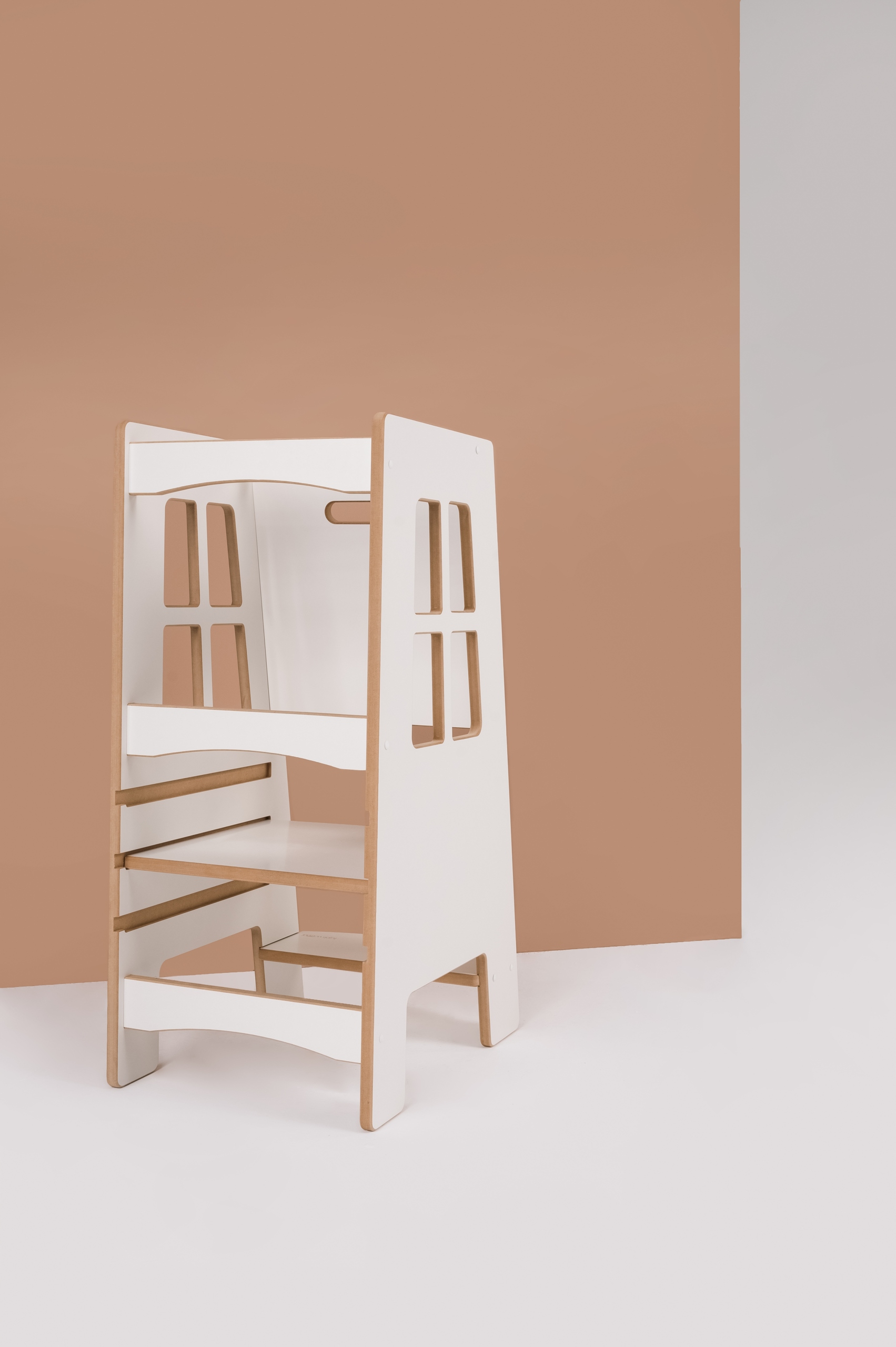 Pomocnik Kuchenny Kitchen Helper Solidny Podest Biały MDF Tuptiwood Wysokość siedziska 40.5 cm