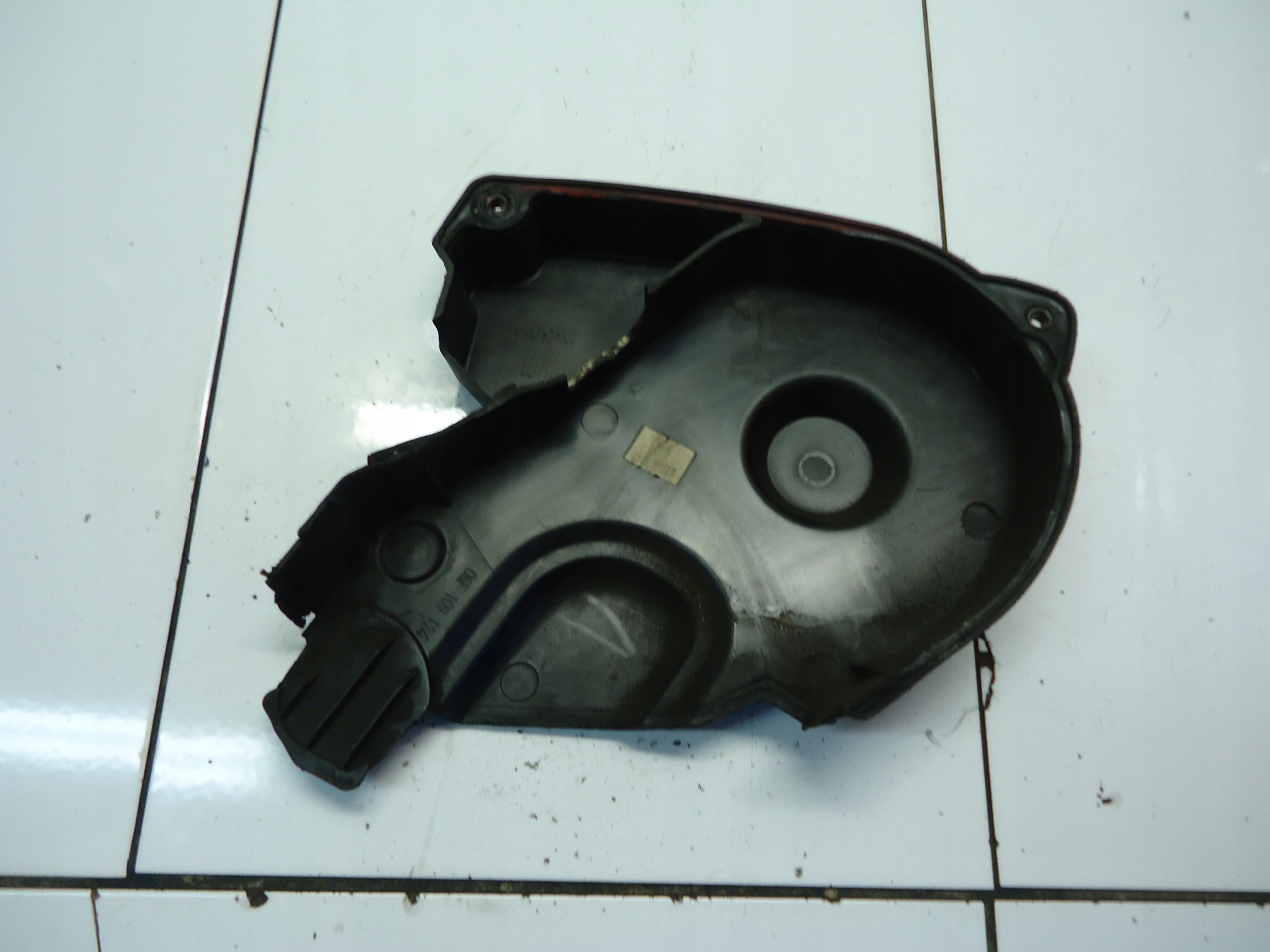 AUDI A4 B7 2.0 TFSI Couvercle carter distribution 06F109124A
