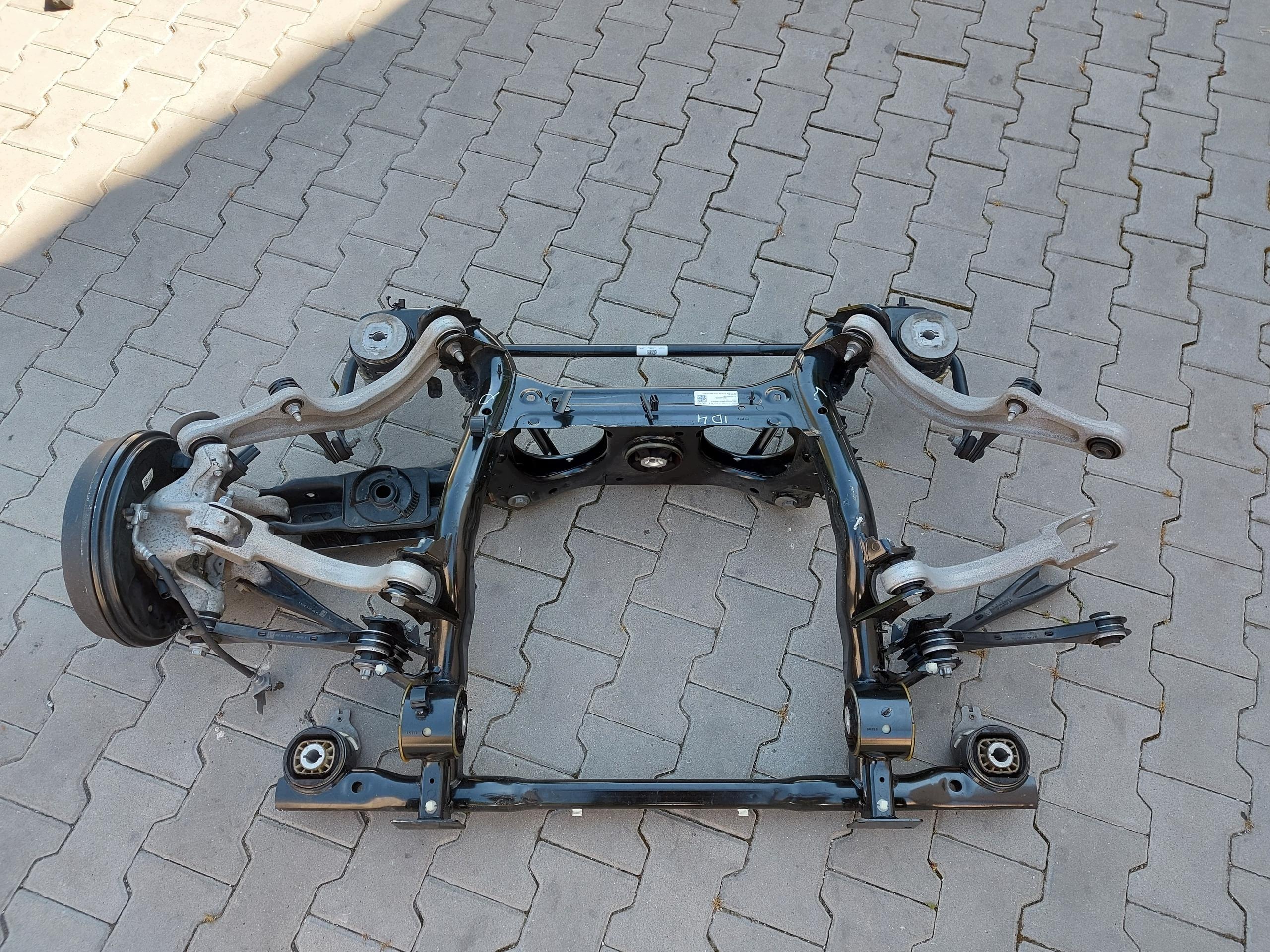 VW ID4 11A , 2024r SUV 5D sider axle beam springing rear part swing right