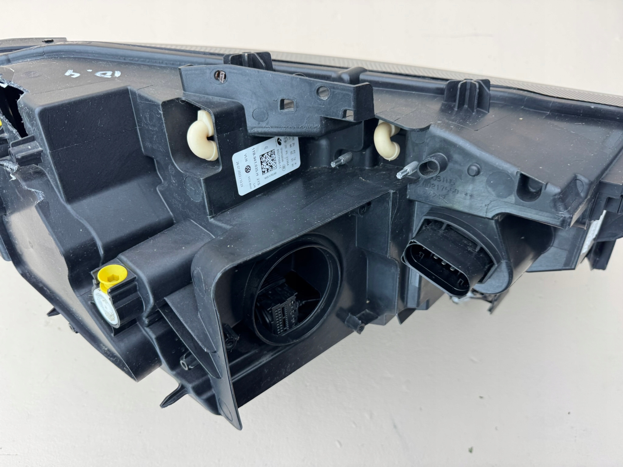 volkswagen id.4.5 20R- левый перед передний 11B941035H