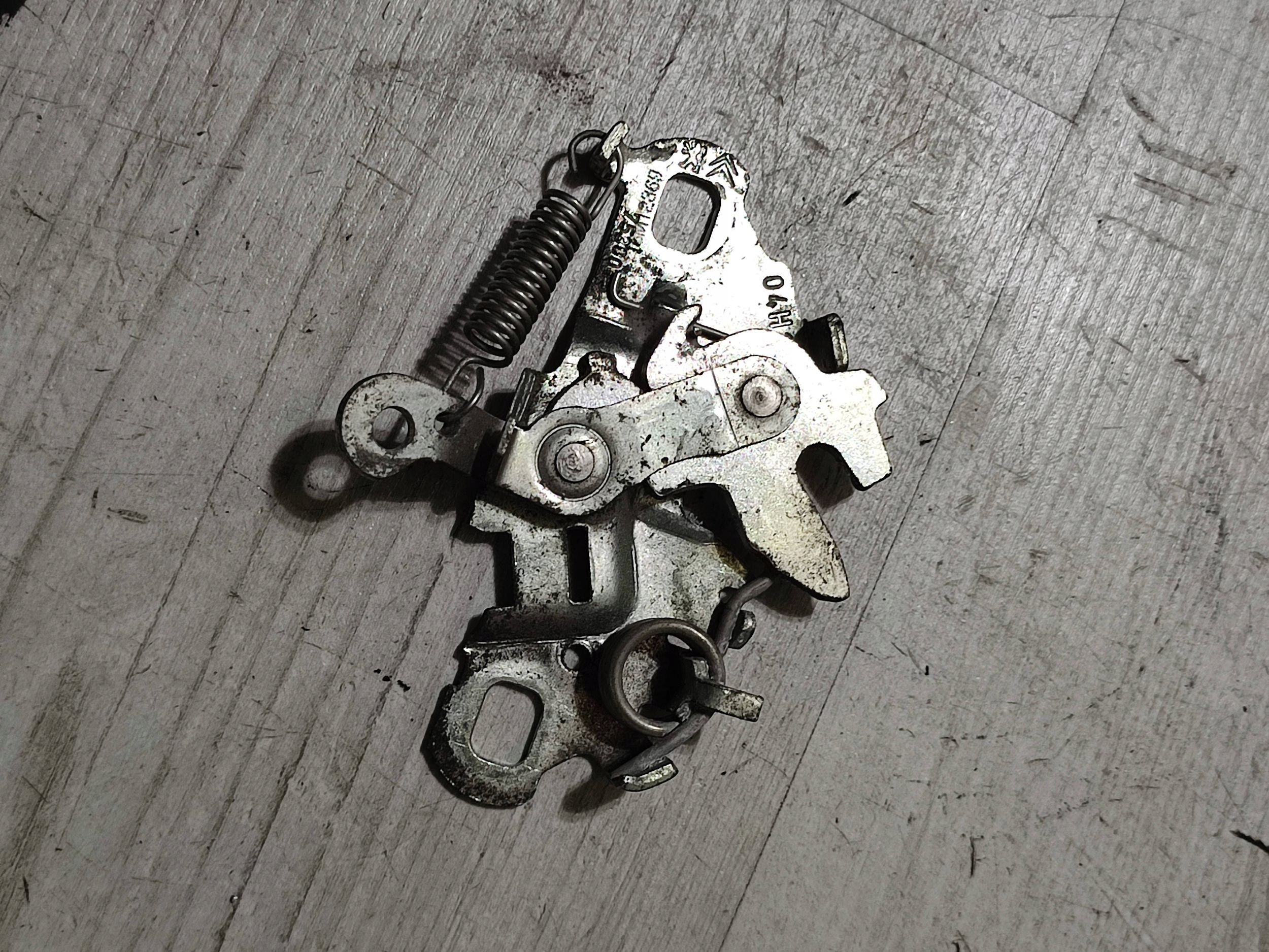 Peugeot 2008 and 2018 lock pokrywy bonnets