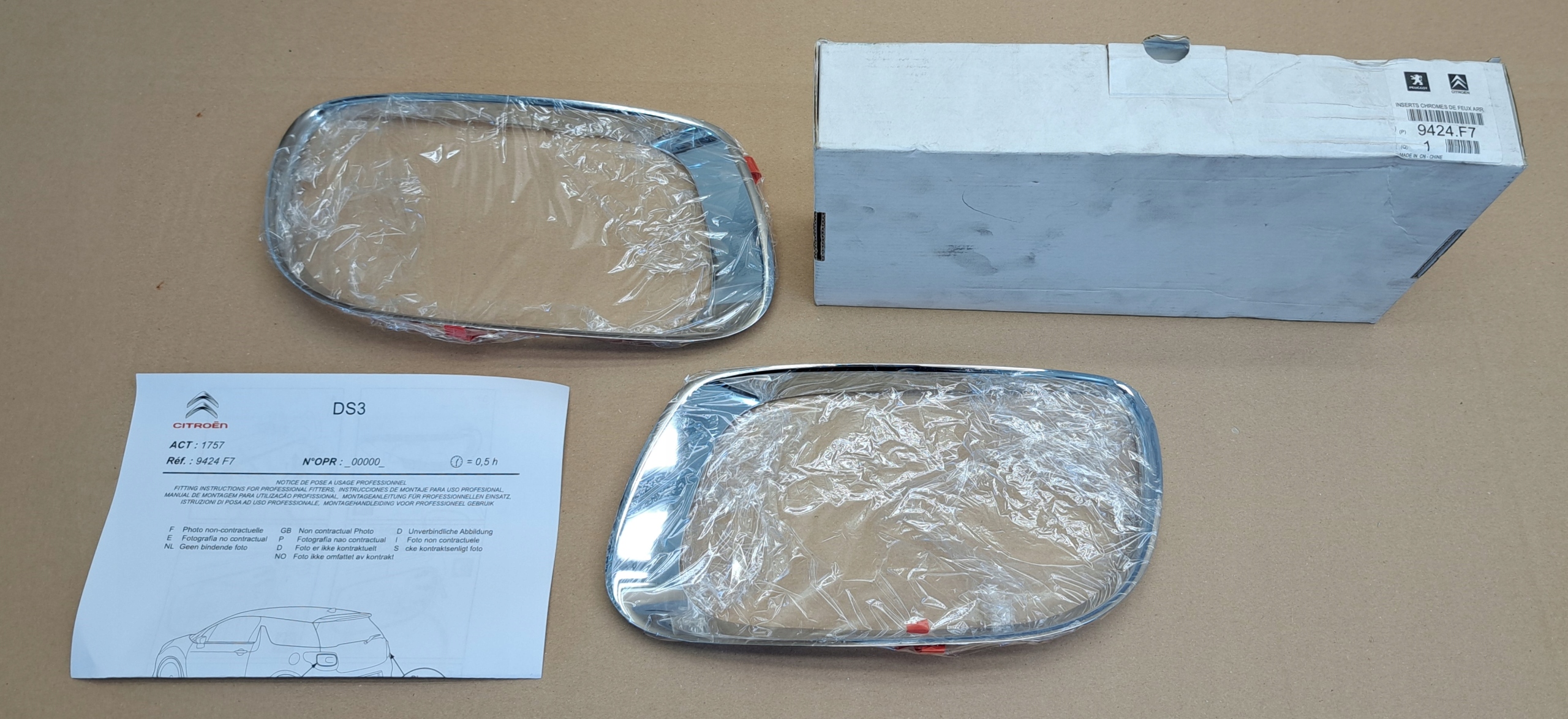 ORYGINAŁ CITROEN DS3 RAMKA OZDOBNA LAMP TYLNYCH CHROM KOMPLET 9424.F7 Numer katalogowy części 9424.F7
