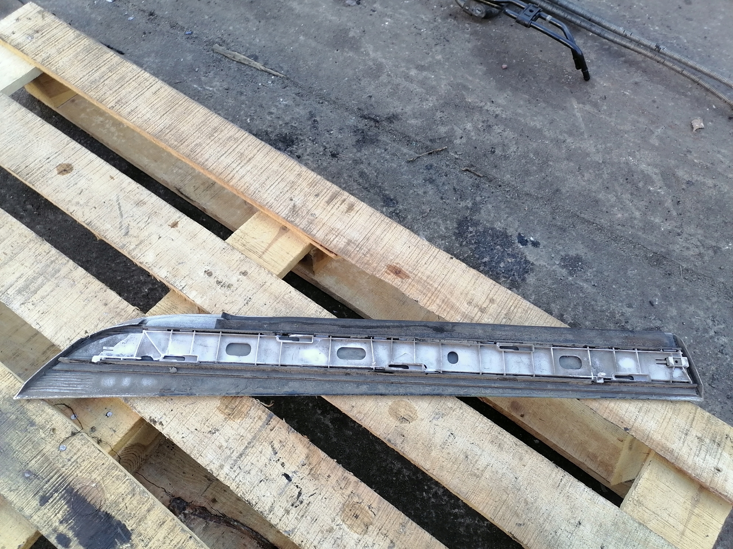 AUDI A6 C6 moulding door right rear part lower LY7W