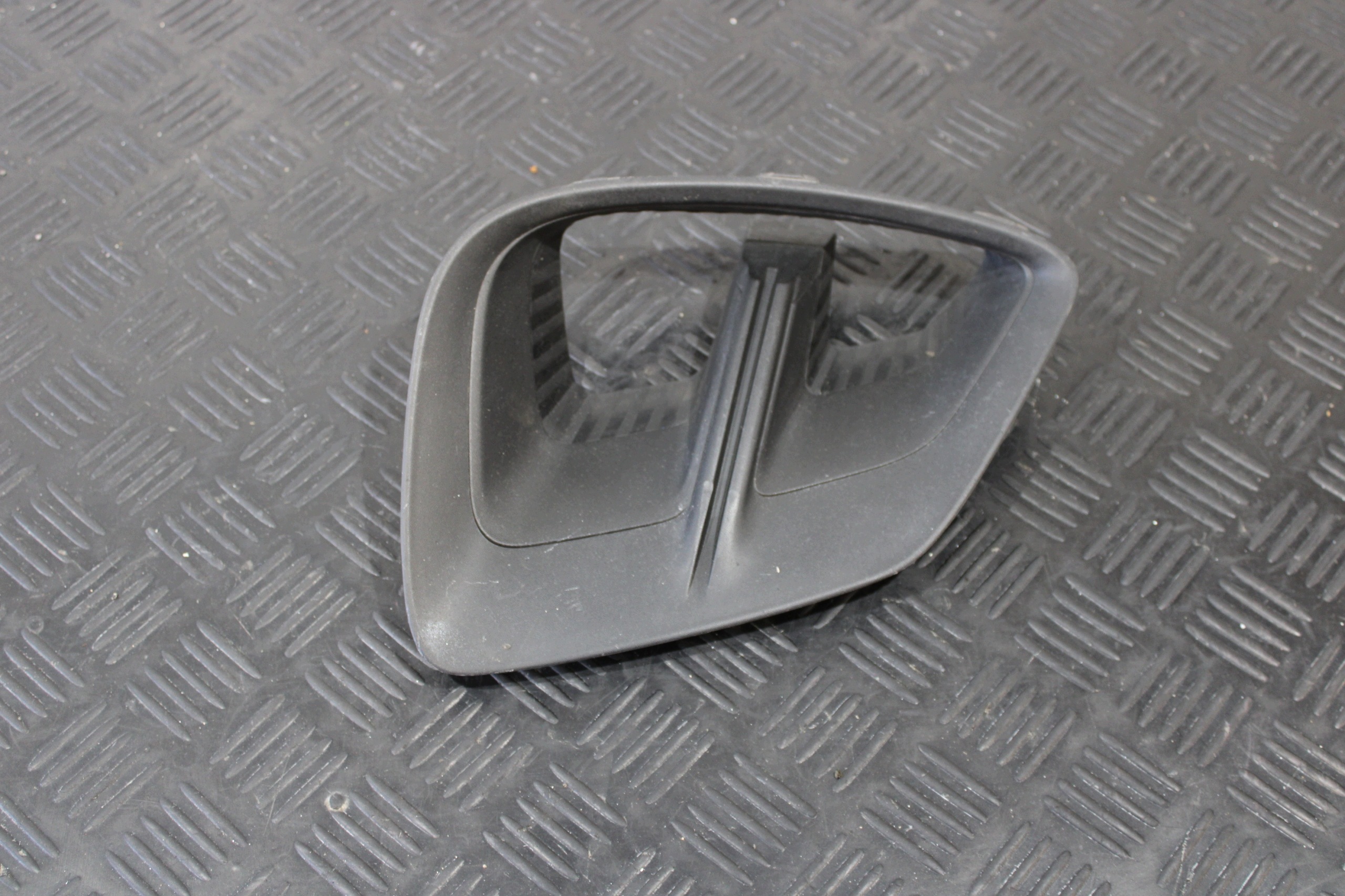 grid of a bumper left front 261A31728R RENAULT CAPTUR II 2 1.0 TCE