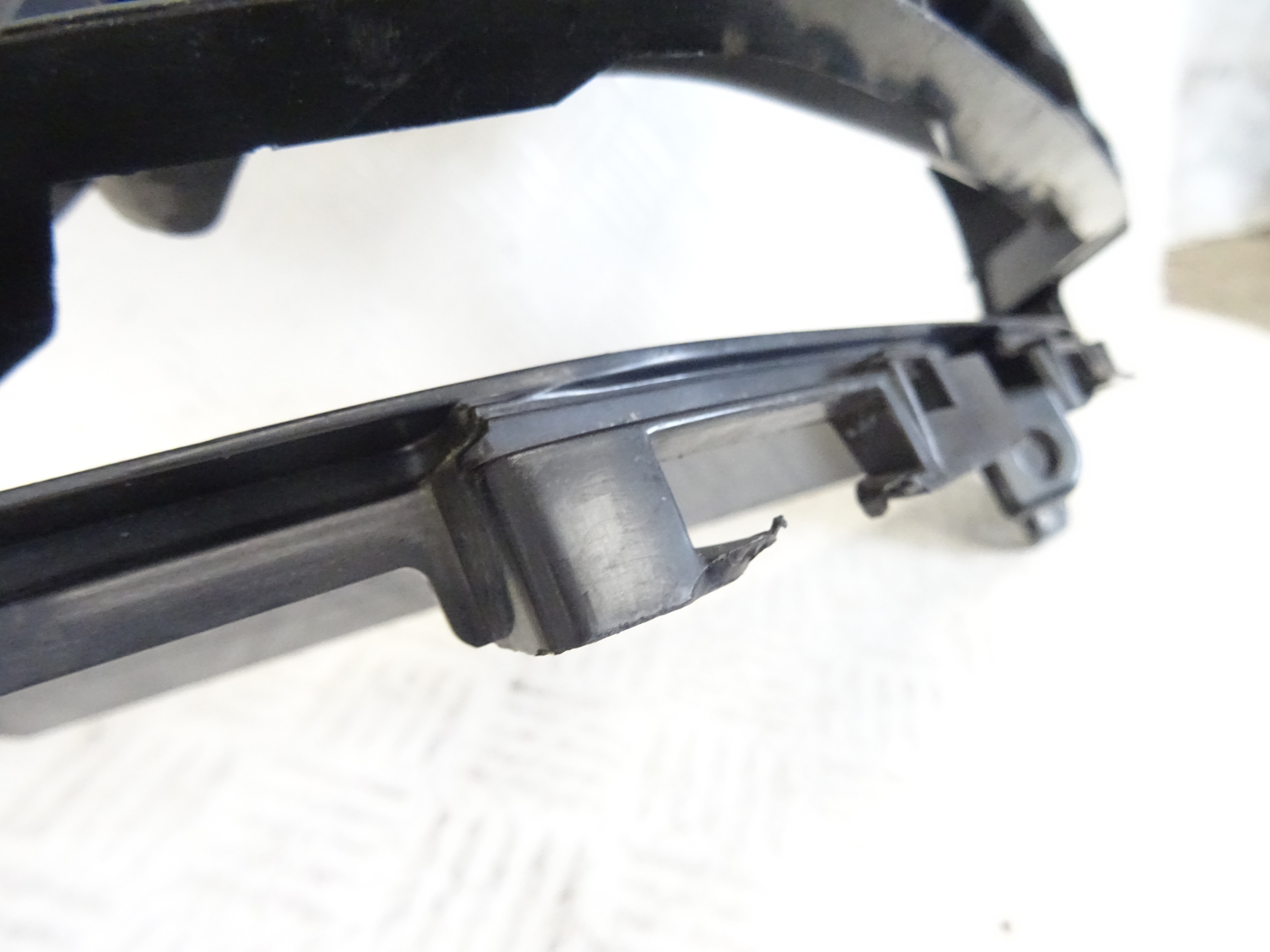 grid of a bumper front front AUDI E-TRON GT 4J3807683