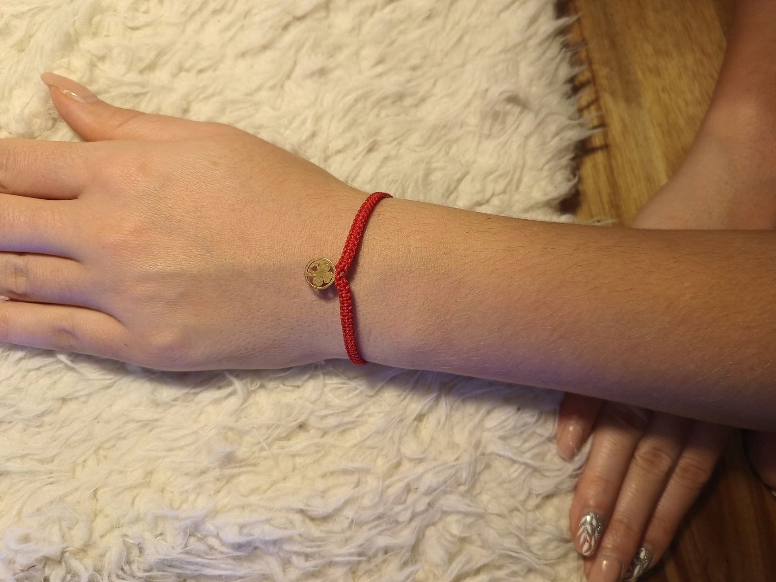 BRANSOLETKA ZŁOTA KONICZYNKA SERCE SZCZĘŚCIA MAKRAMA CELEBRYTKA CZERWONA Marka bez marki