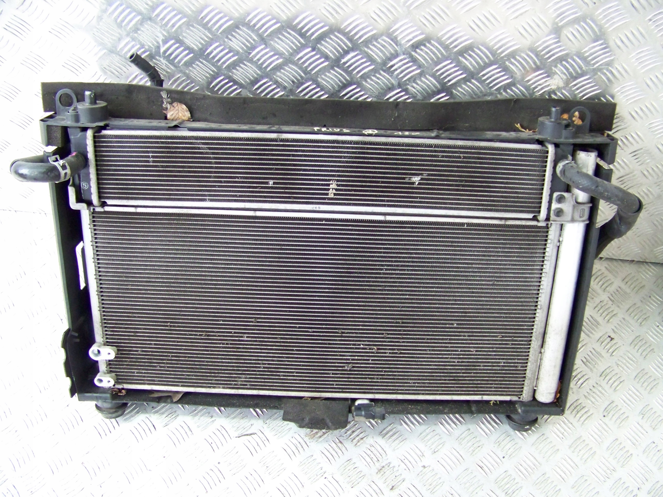 TOYOTA PRIUS PLUS CHŁODNICE WENTYLATORY 1.8 HYB