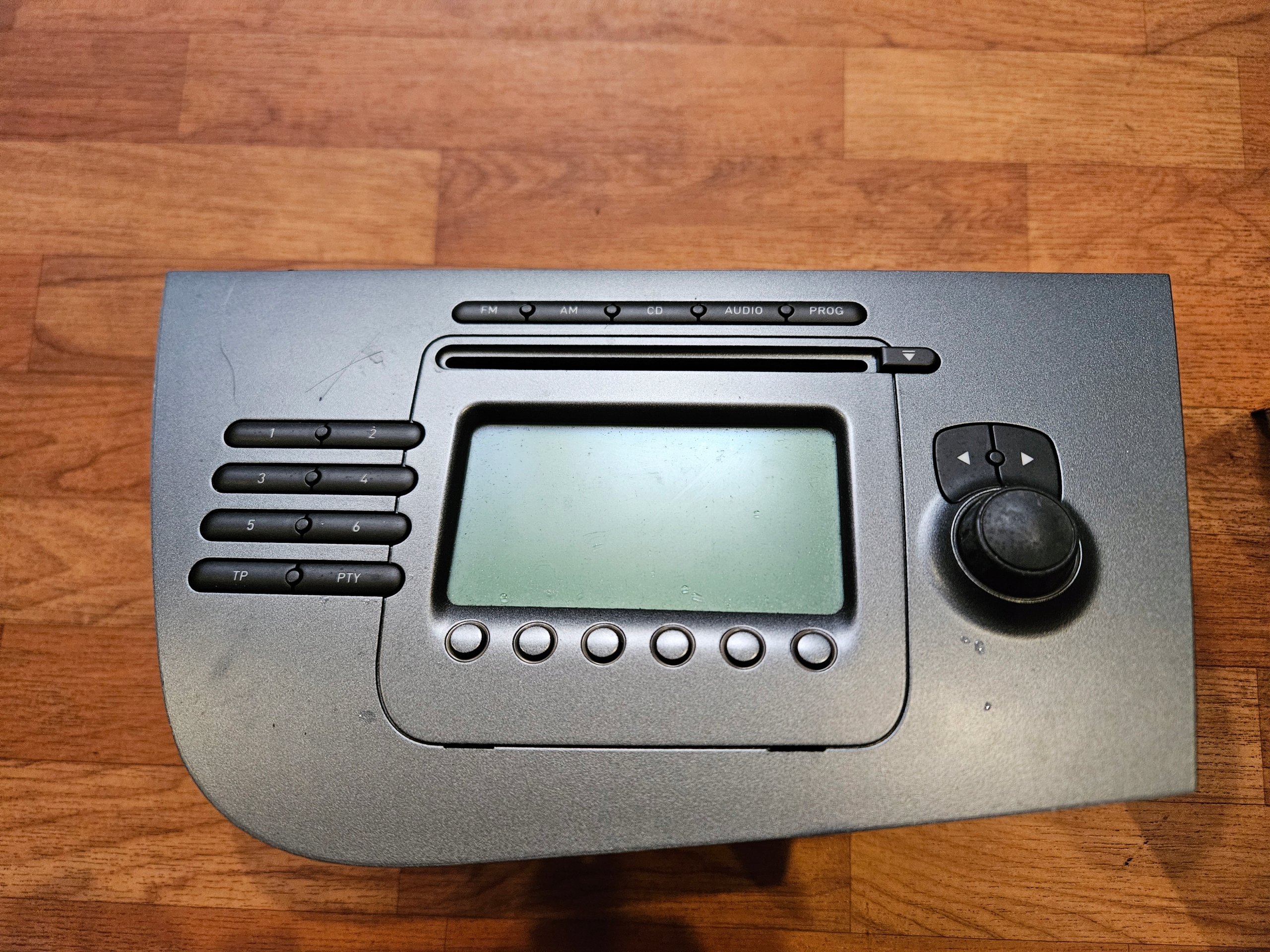 RADIO CD 1P2035152 + KOD SEAT LEON II 2005