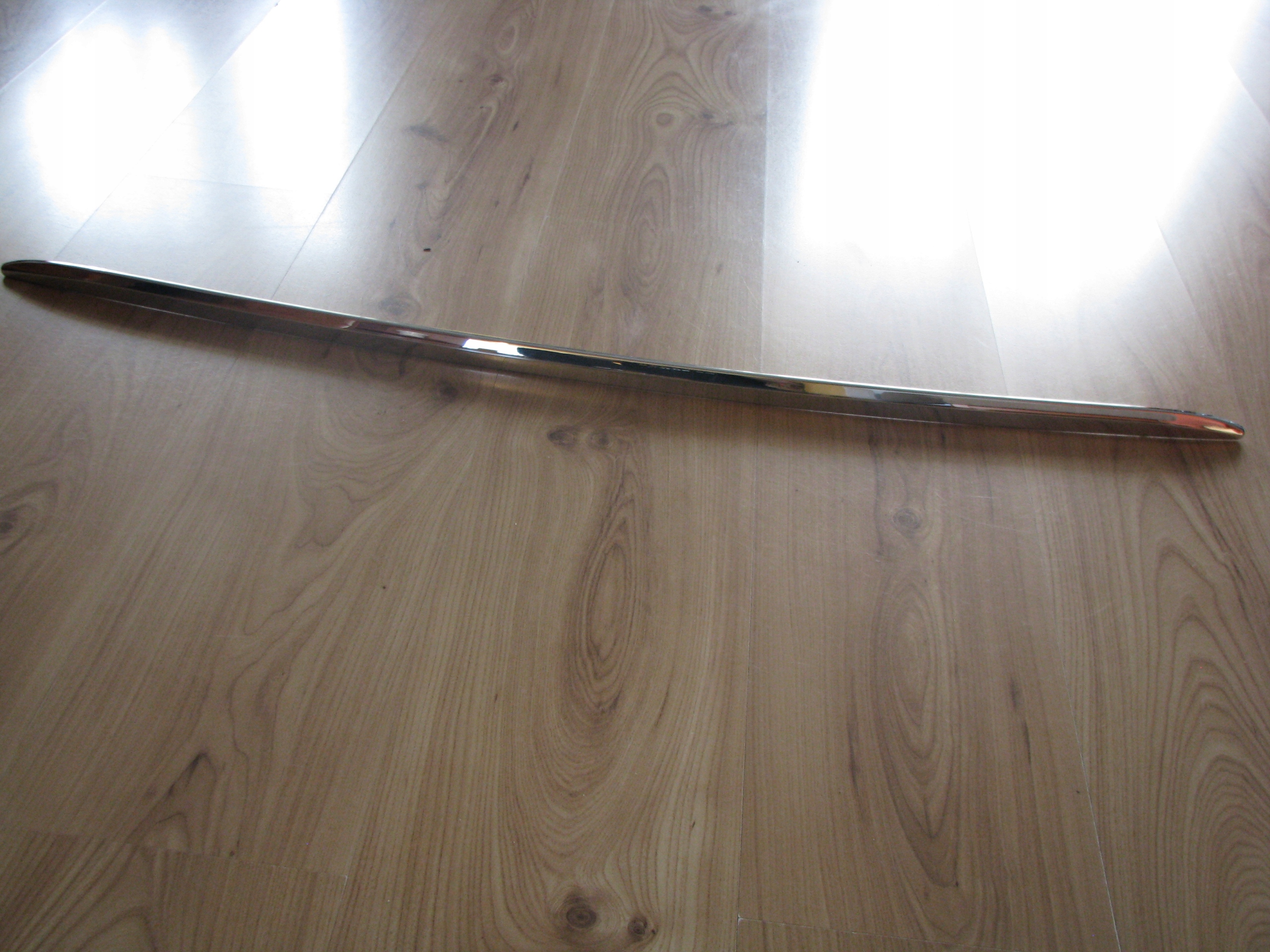 PZ49U-E9490-ZB - ХРОМИРОВАННАЯ НАКЛАДКА ЗАДНЯЯ ДВЕРЬ TOYOTA AURIS II 12-18 HB 5D