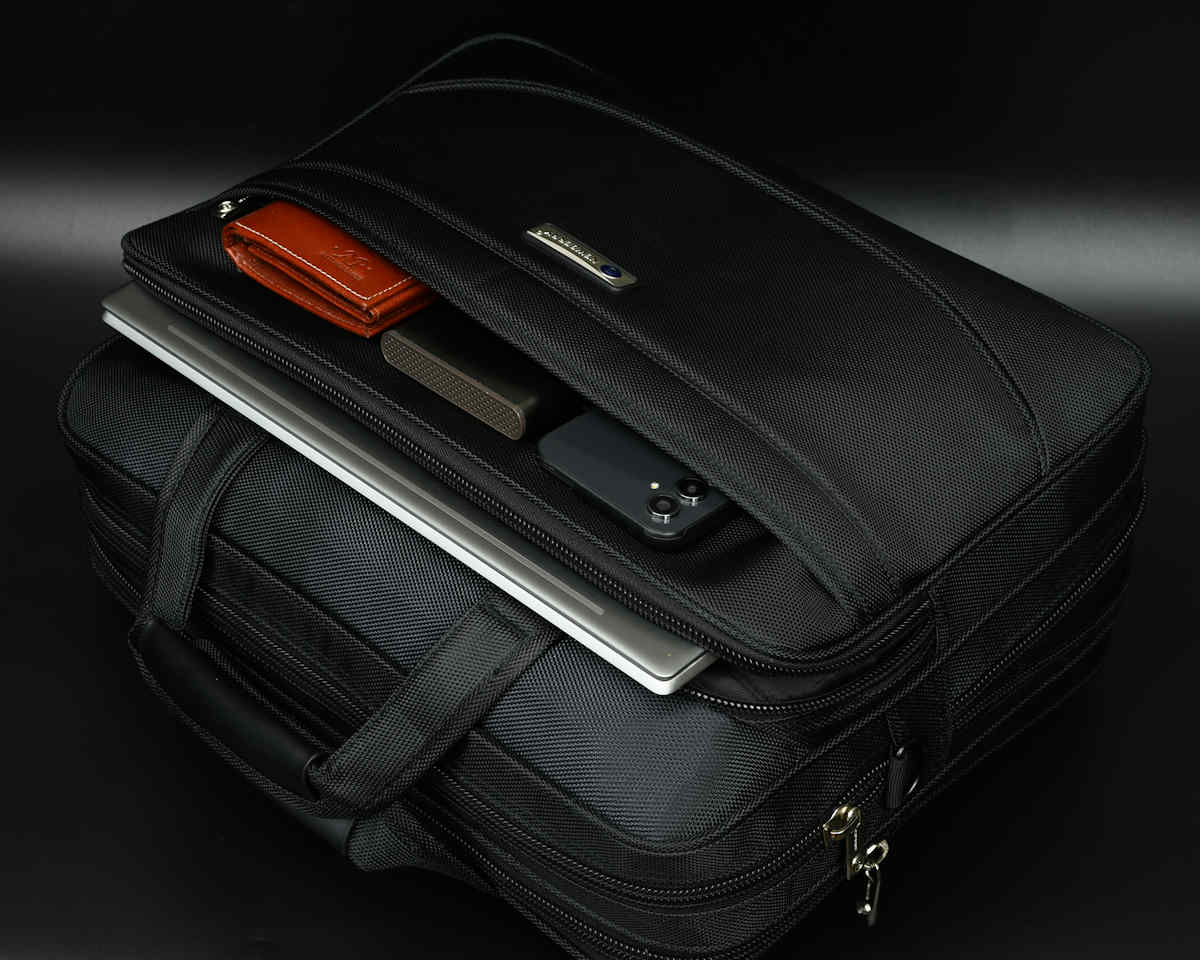 DUŻA TECZKA MĘSKA TORBA BIZNESOWA NA LAPTOP Wielkość matrycy 15.6