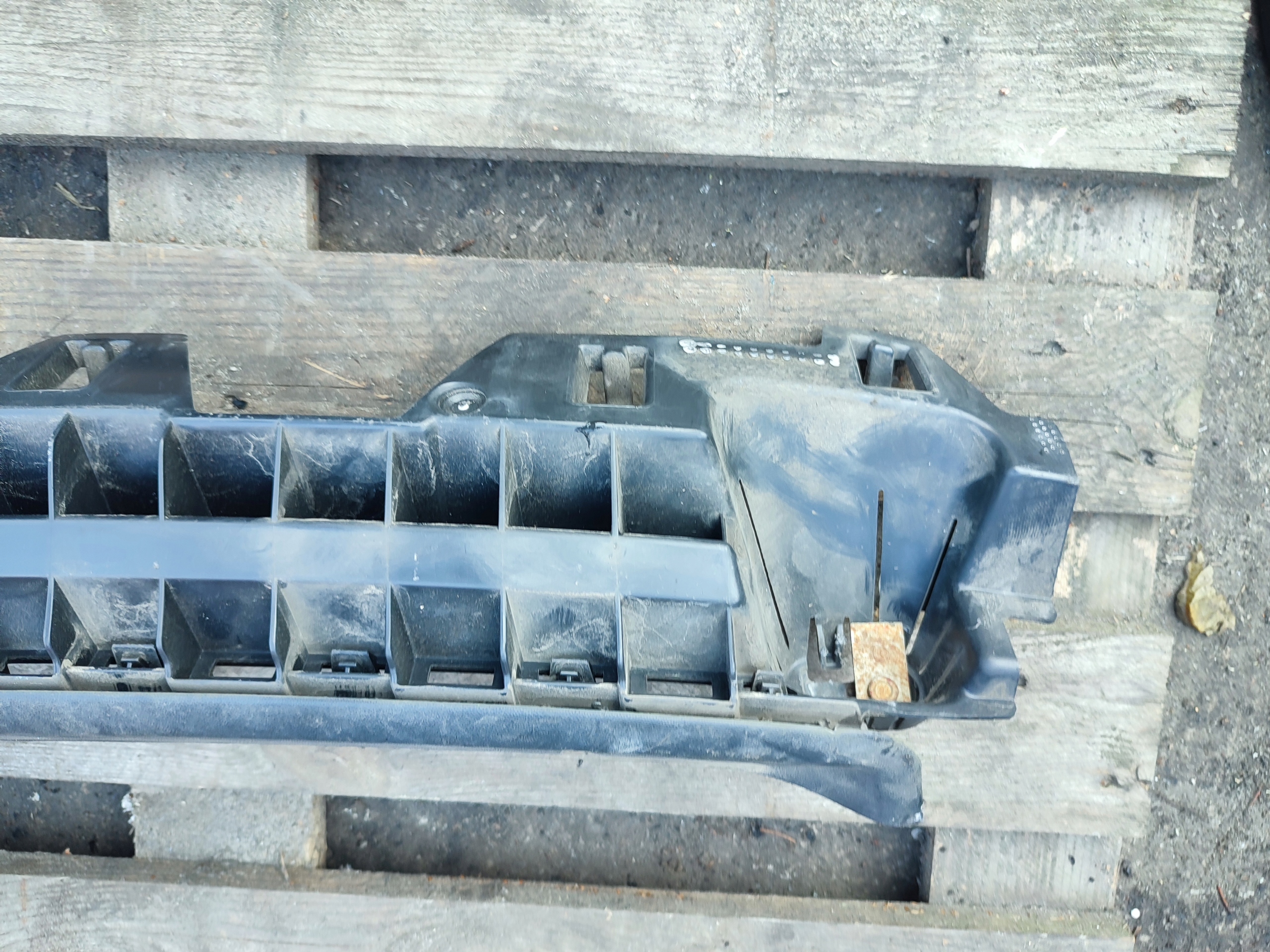 moulding below bumper AUDI A3 3D sider 8P3807421