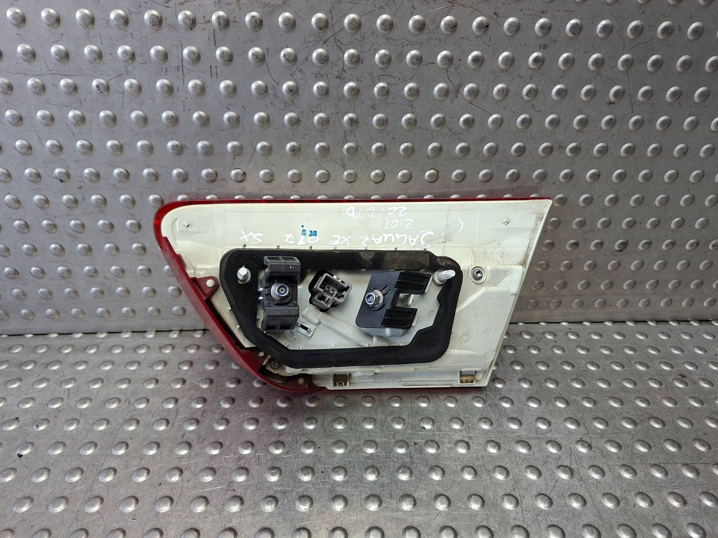 light rear part to the bonnet left JAGUAR XE 15-24 EU