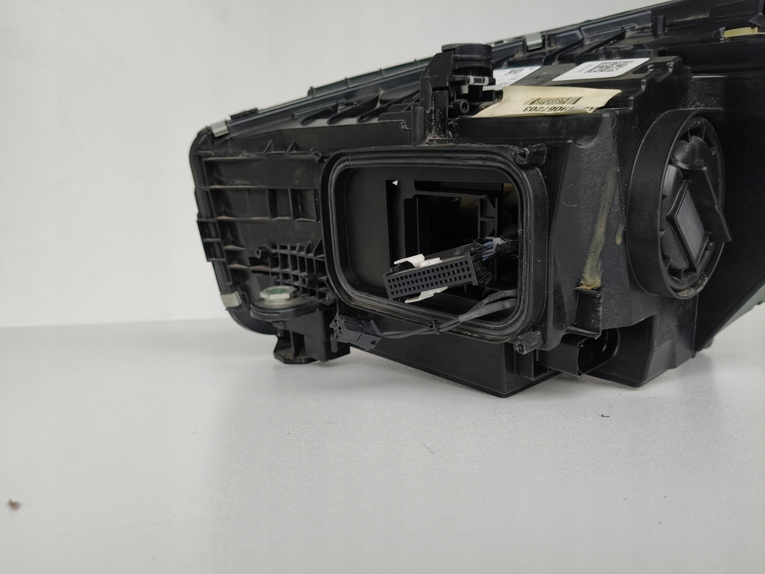 light right REFLEKTOR MERCEDES C-KLASA W206 21- FULL LED HIGH PERFORMANCE
