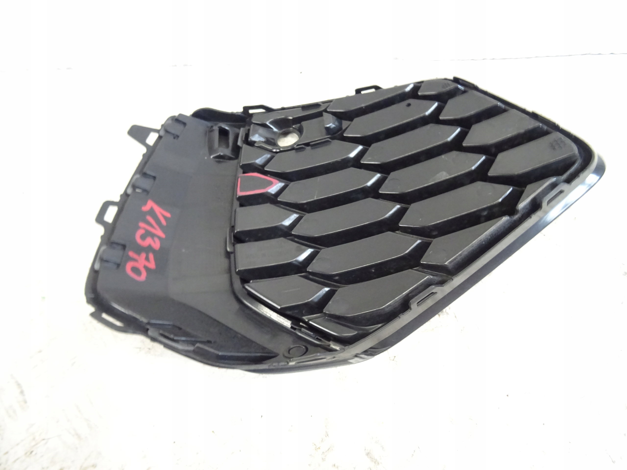 grid of a bumper front front left AUDI A3 8Y 8Y0807681B S-LINE