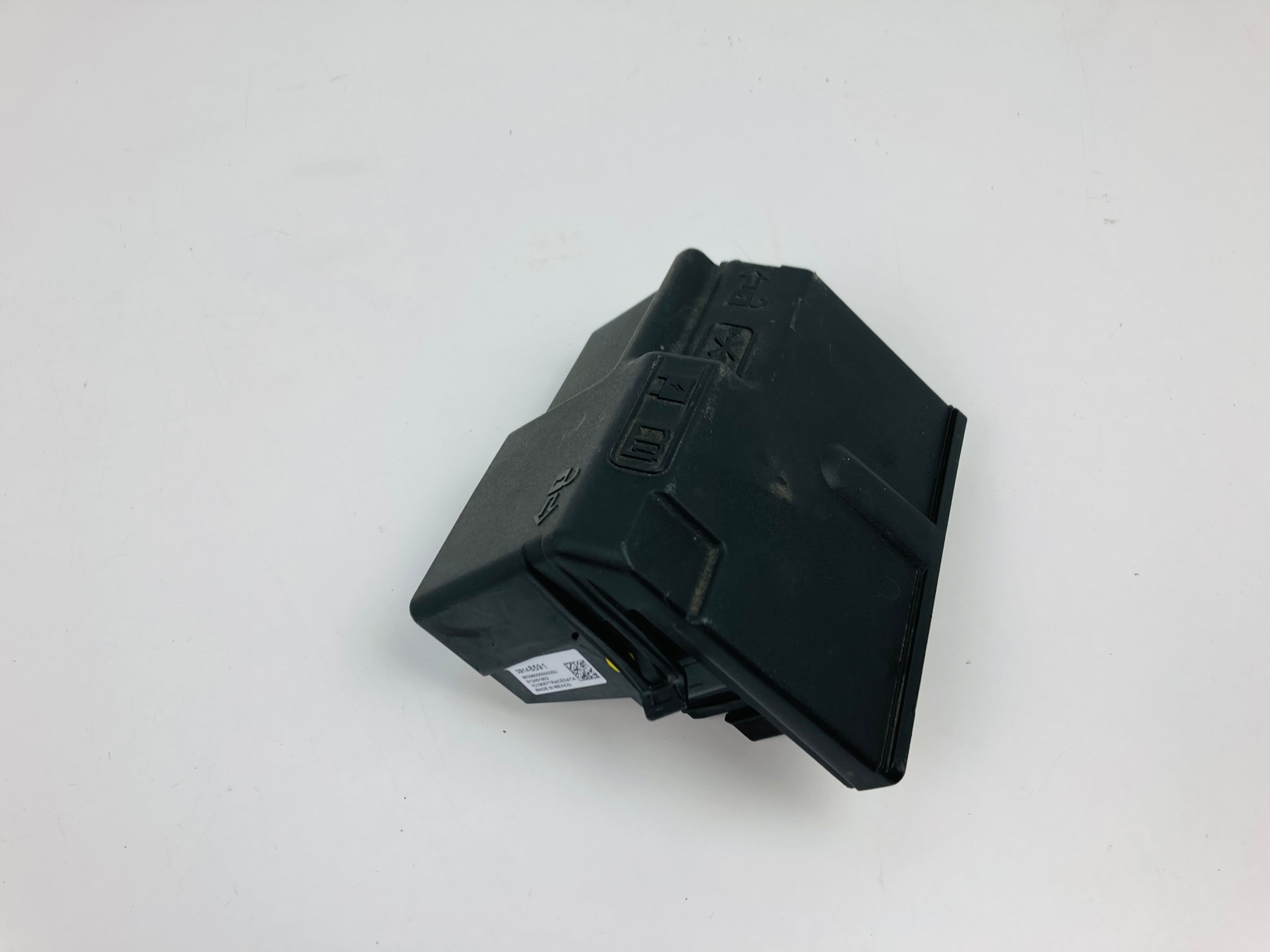 INSIGNIA B Sicherungen AKUMULATORA Klemme 39148591
