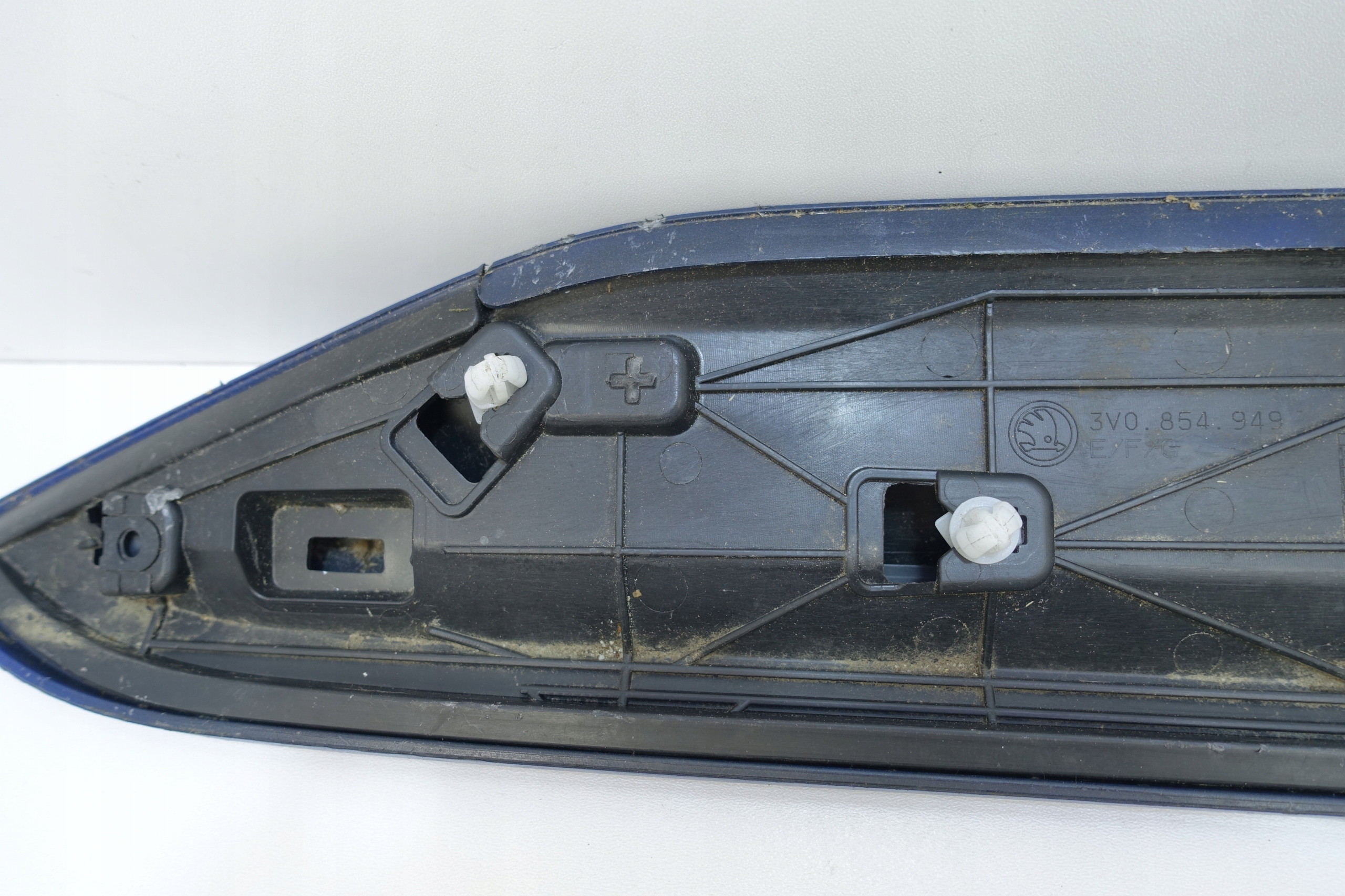 moulding door left rear part SKODA SUPERB III 3V0