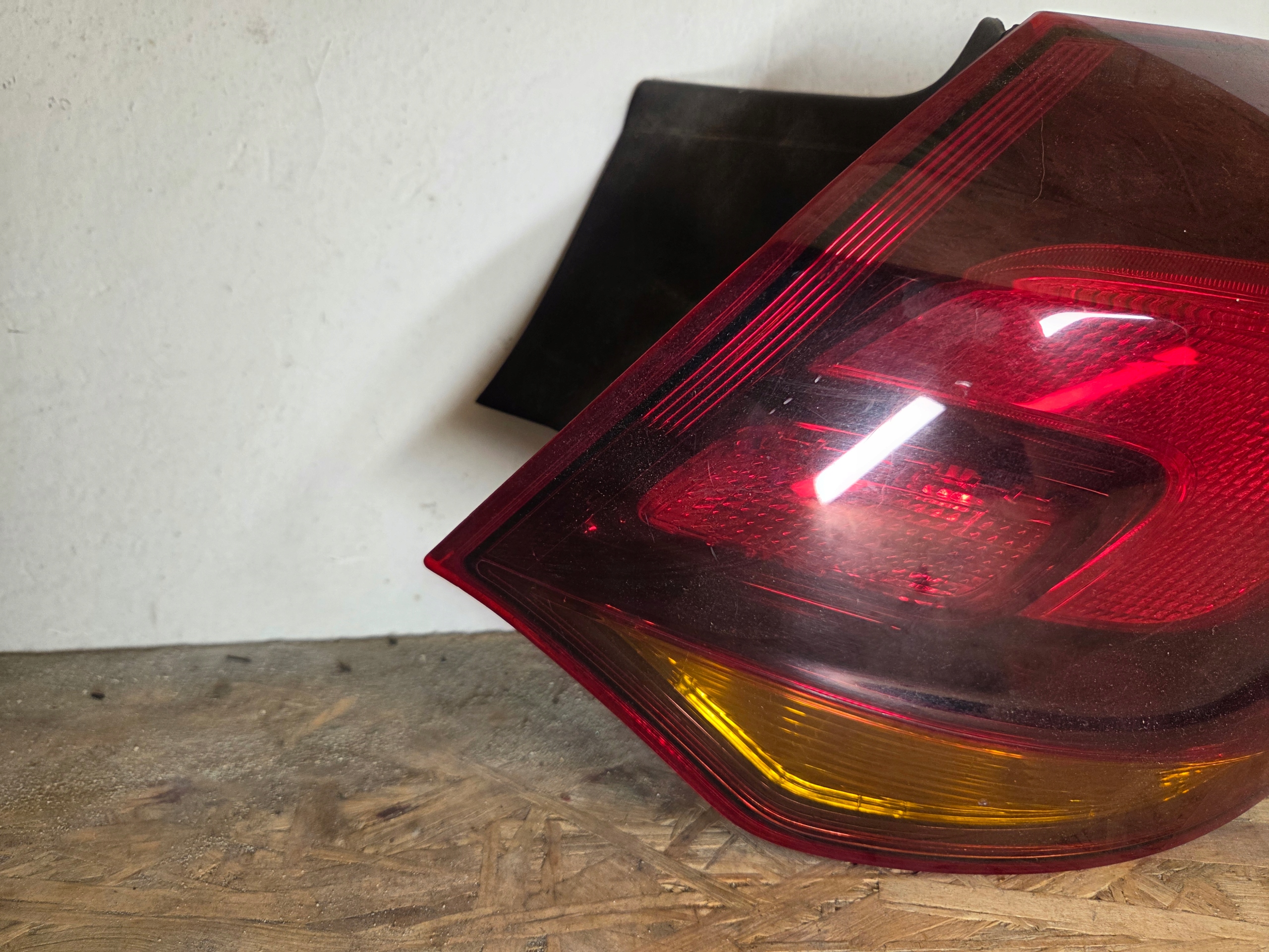 light right rear part right rear opel astra j HB ciemna dymiona