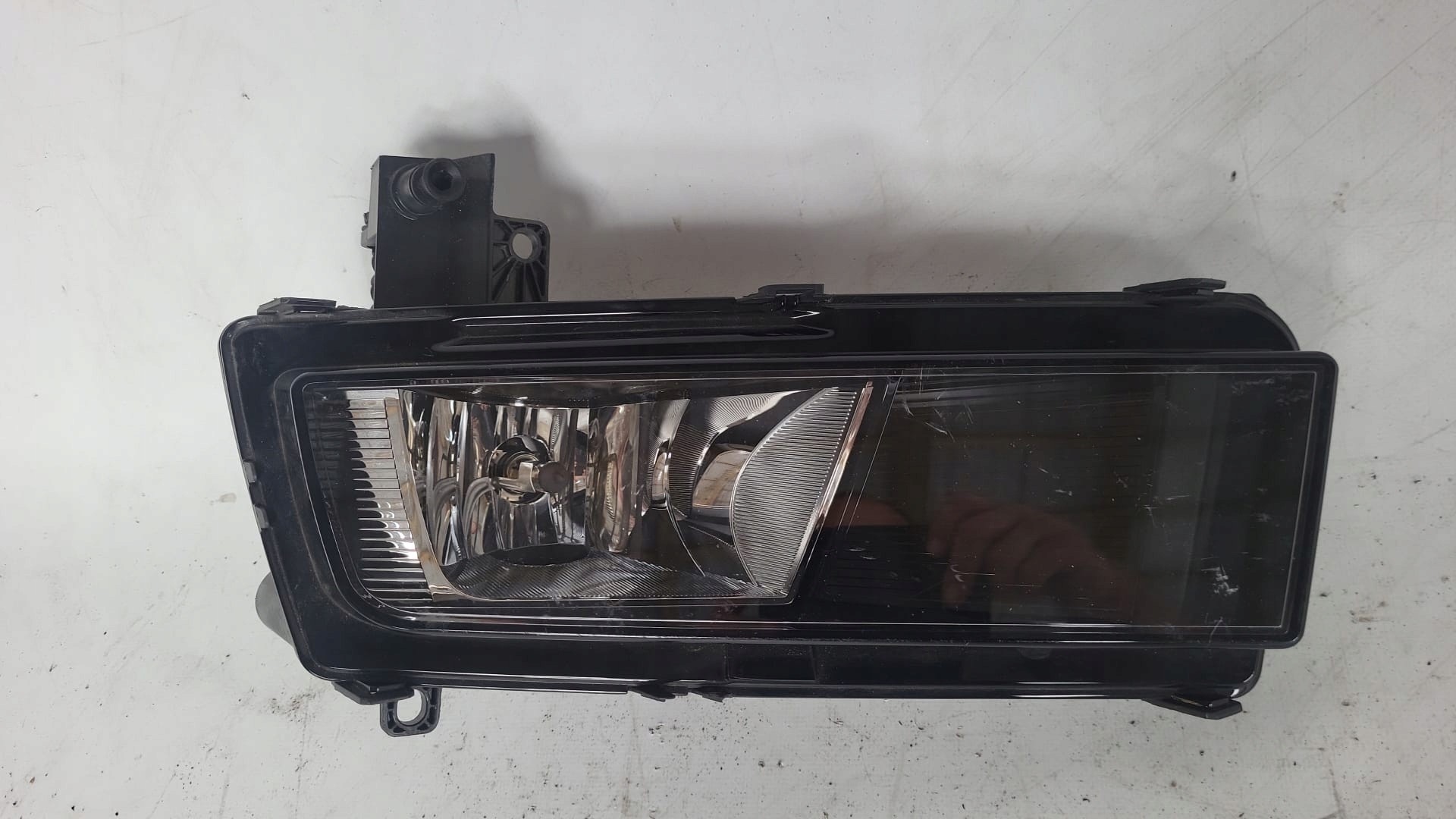 VOLKSWAGEN TOURAN II 15-> fog light left front 5TA941661A