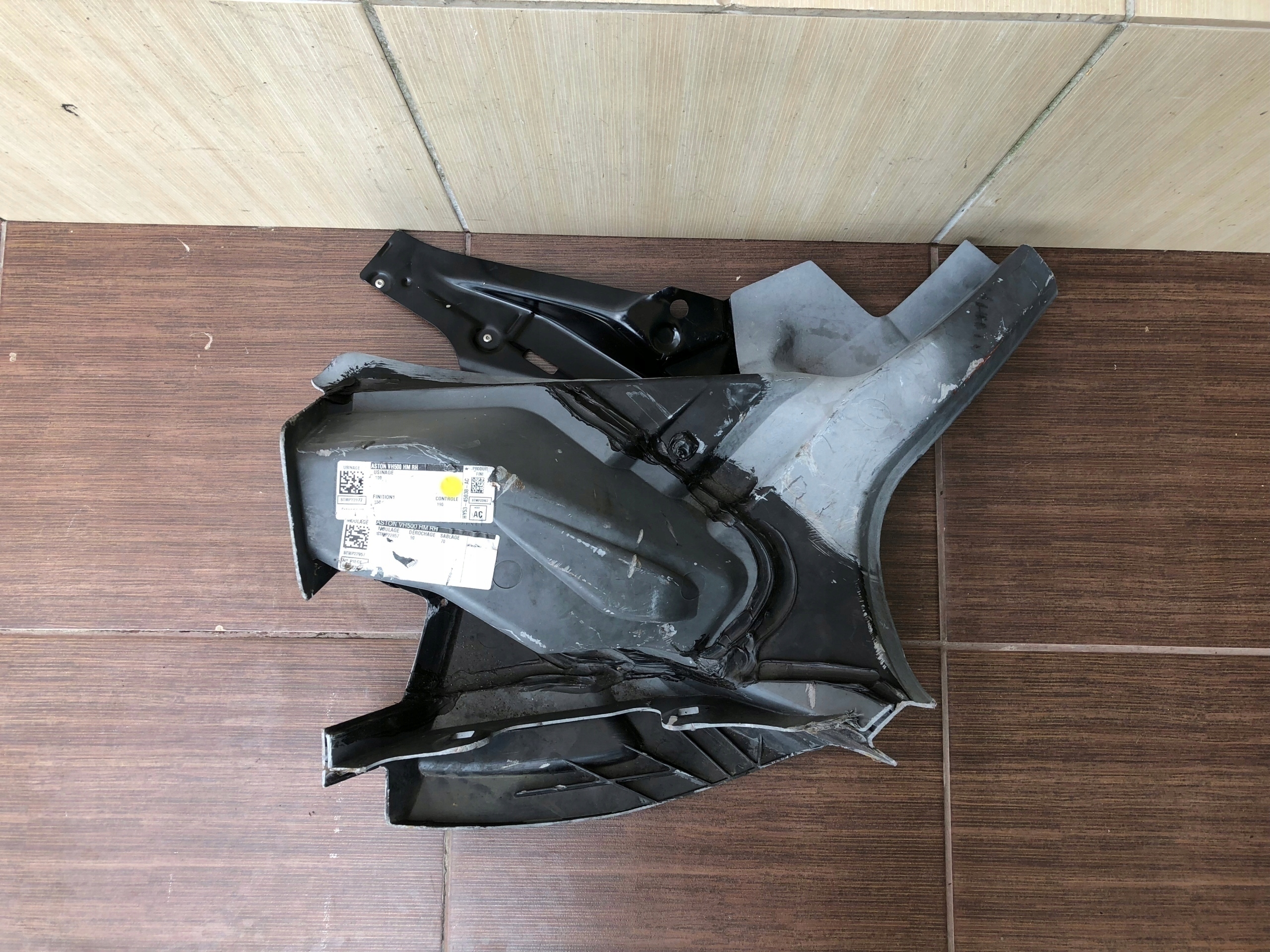 KIELICH ĆWIARTKA POSZYCIE ASTON MARTIN VH500 DB9