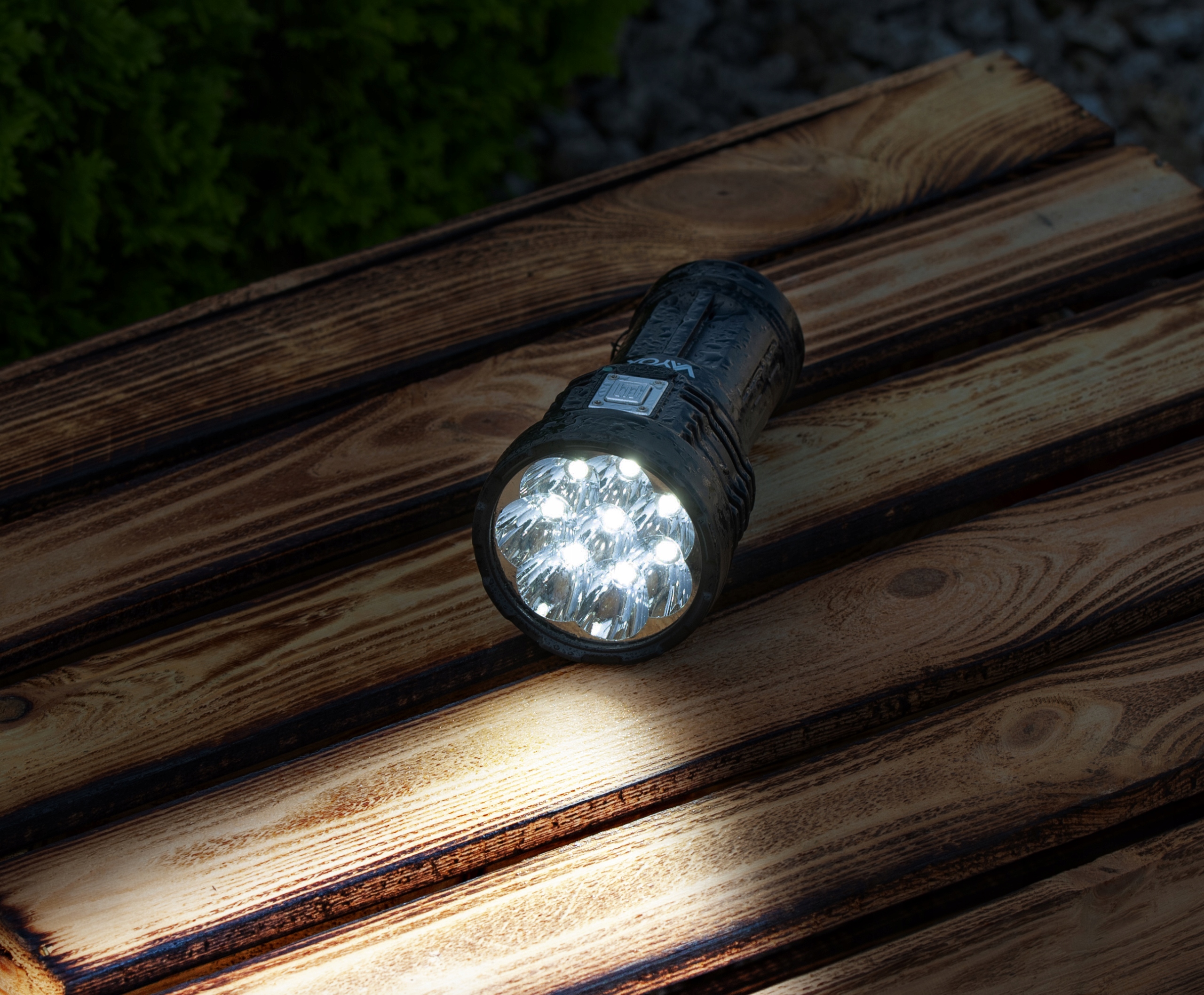 MOCNA LATARKA LED SZPERACZ AKUMULATOROWA ŚWIATŁO BOCZNE USB-C 600lm VAYOX Materiał ABS