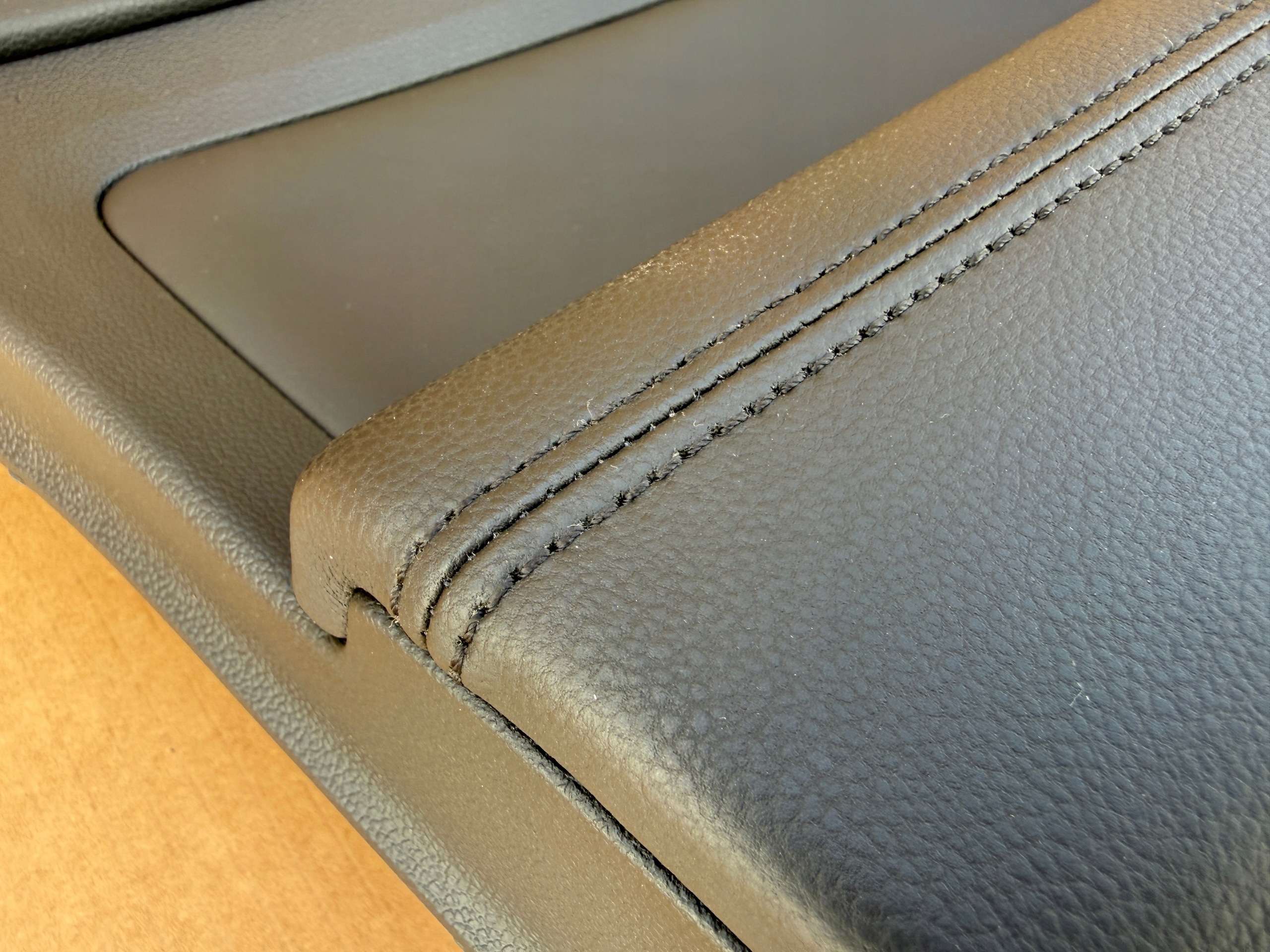 side below ROLETY PASSAT B8 sedan leather as new