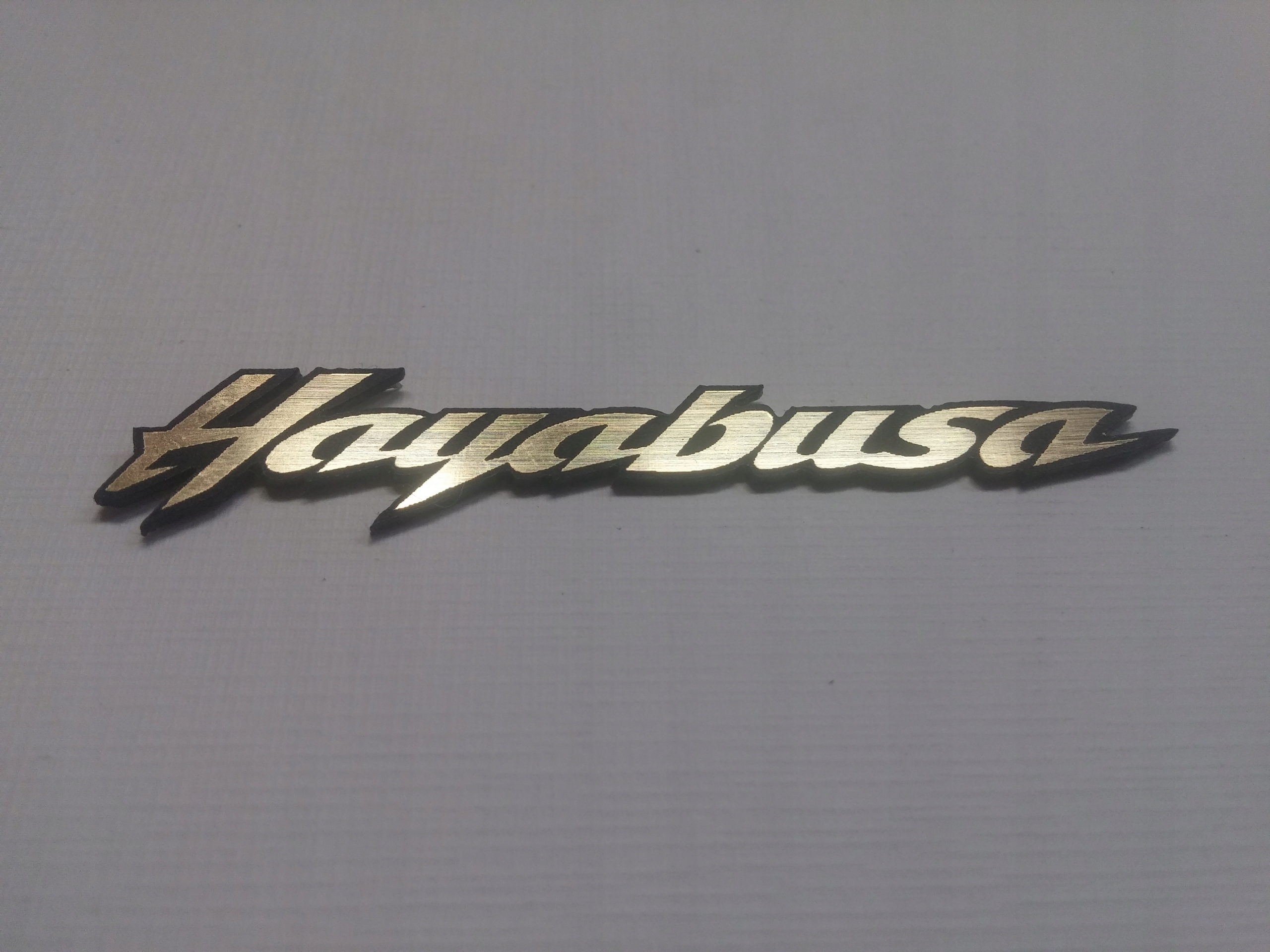 

Hayabusa naklejka emblemat 60 x 12 mm *złota