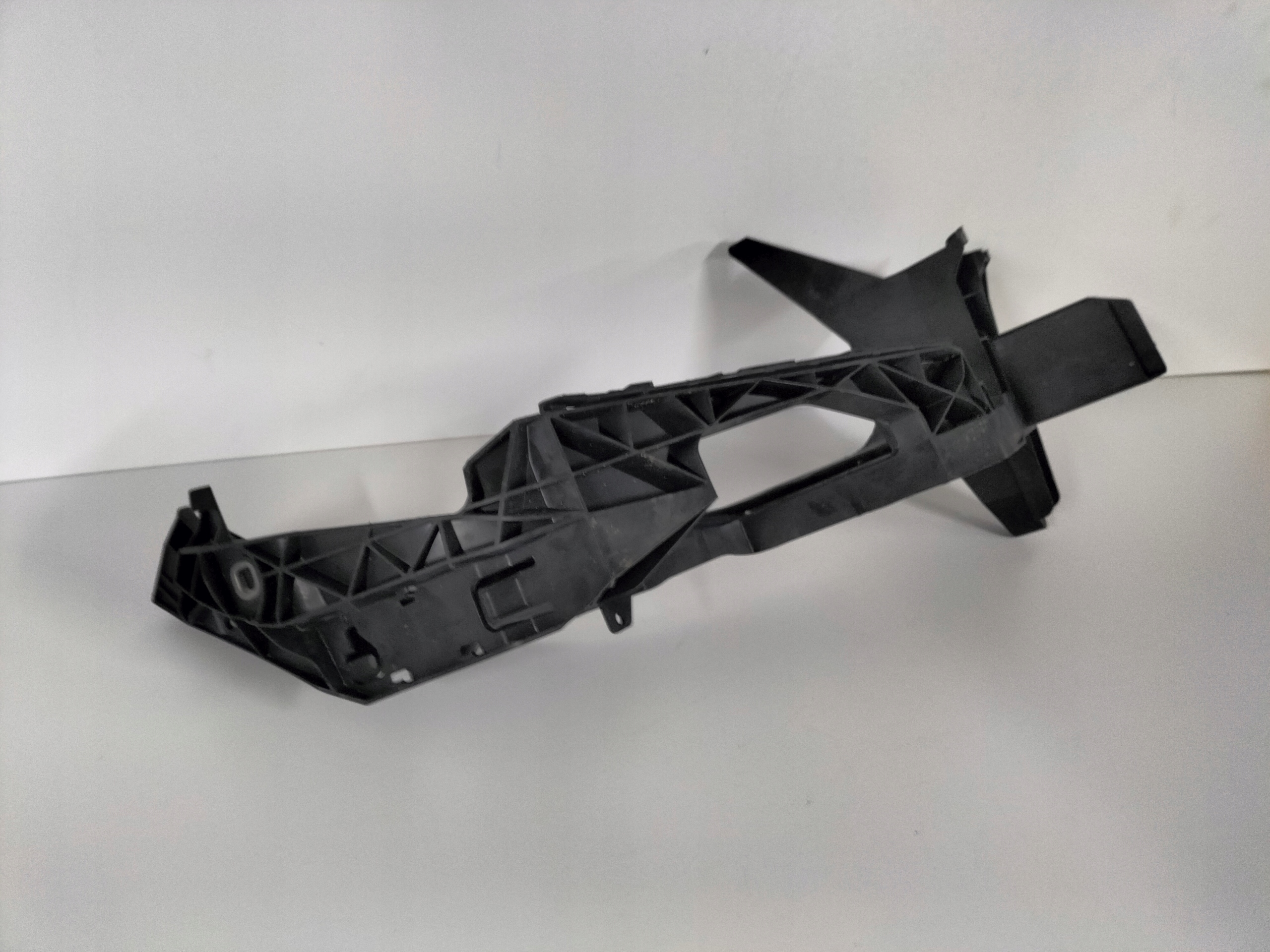 support holder below lampe front right AUDI Q4 E-TRON 22