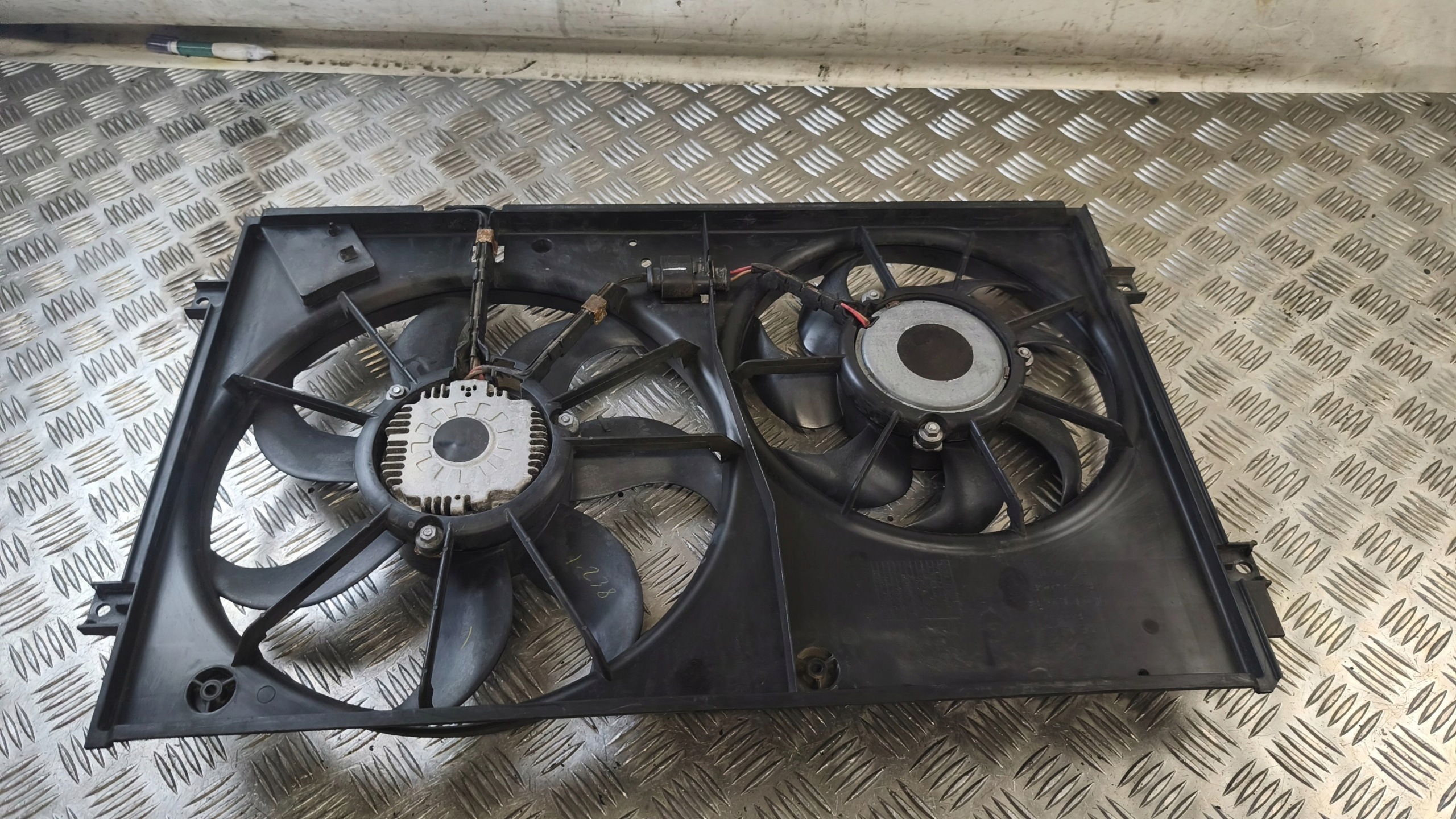 ventilátor chladiče GOLF VI 2009r 1K0121207BB