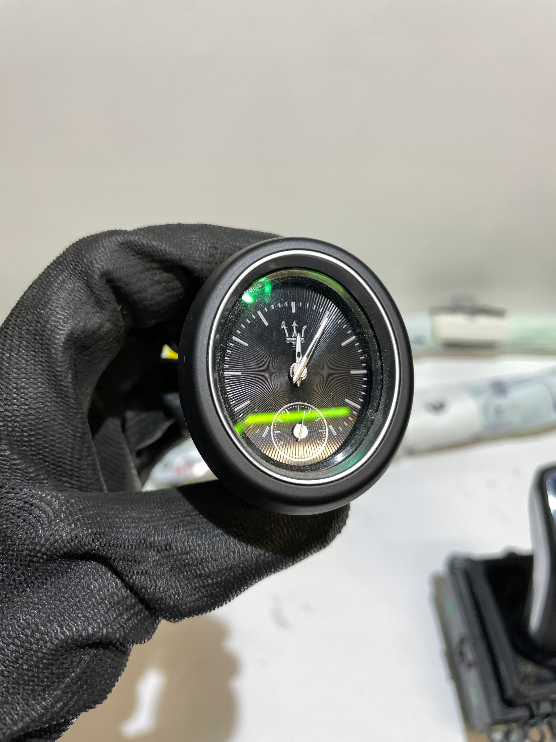MASERATI LEVANTE CLOCK W KONSOLE 670063100