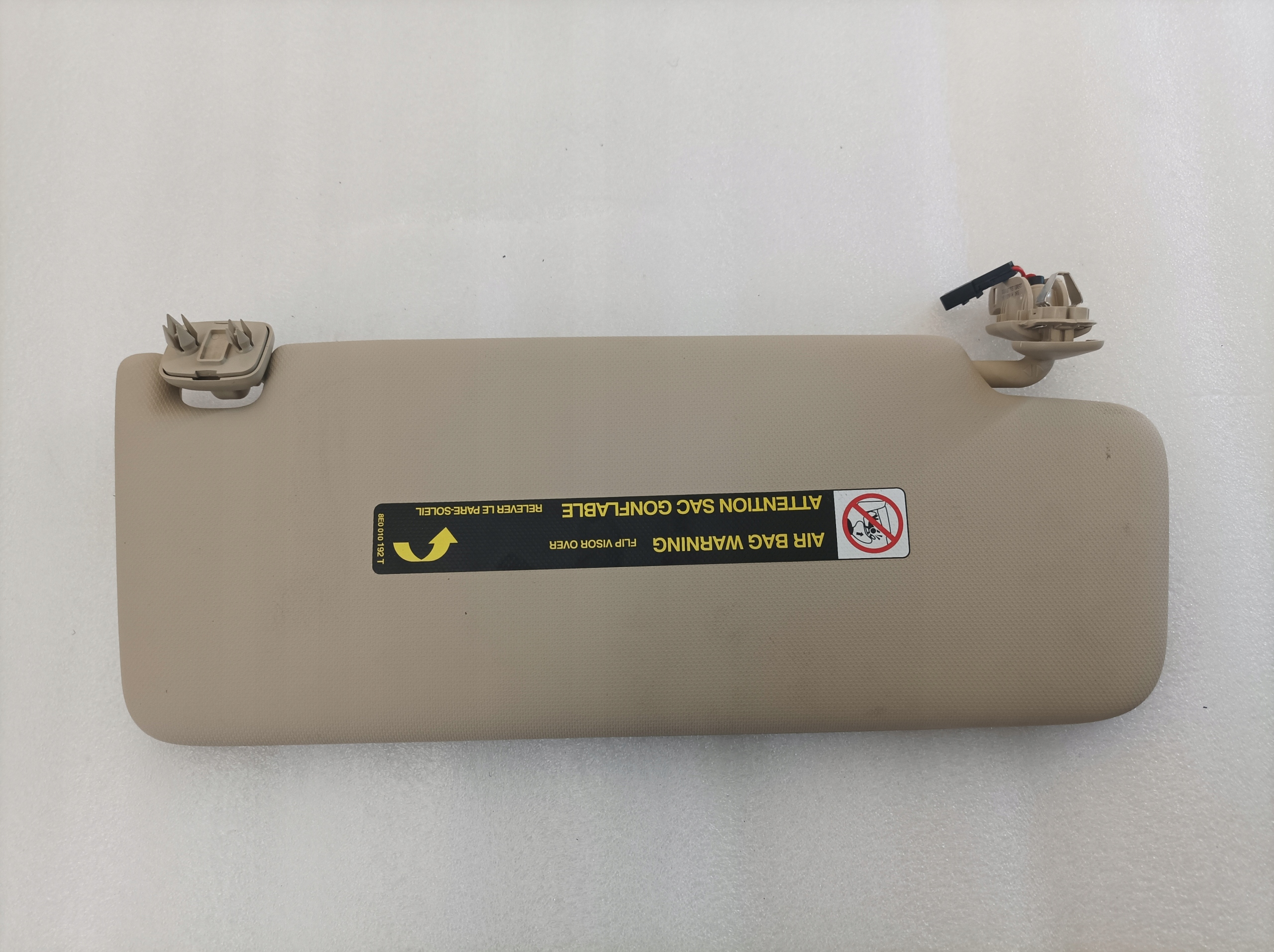 AUDI A4 B9 cover PRZECIWSLONECZNA left 8W0857551