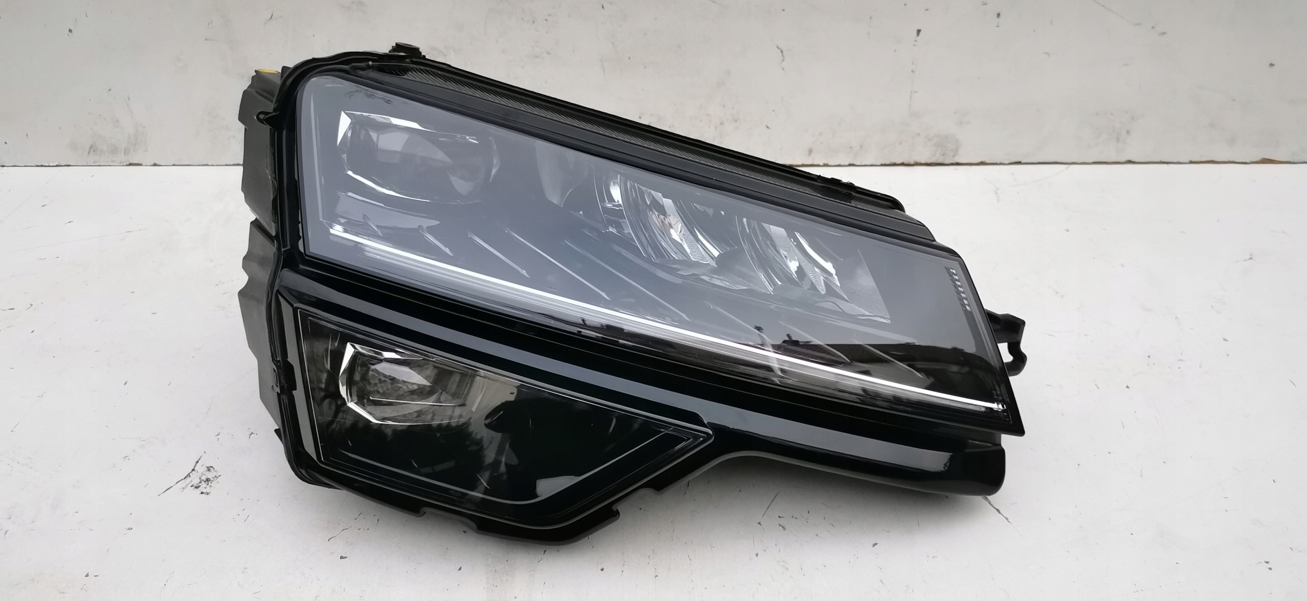 фара правая SKODA KAROQ full led перед