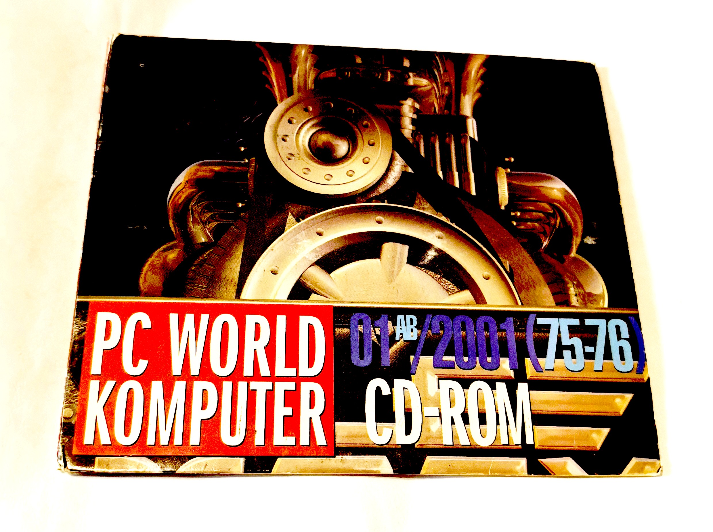 HOT WINTER MUZYKA + PROGRAMY Z PC WORLD KOMPUTER 2001