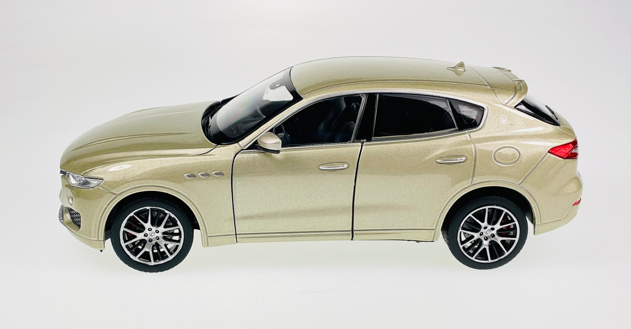 Welly Maserati Levante 1:24 Nový Kovový