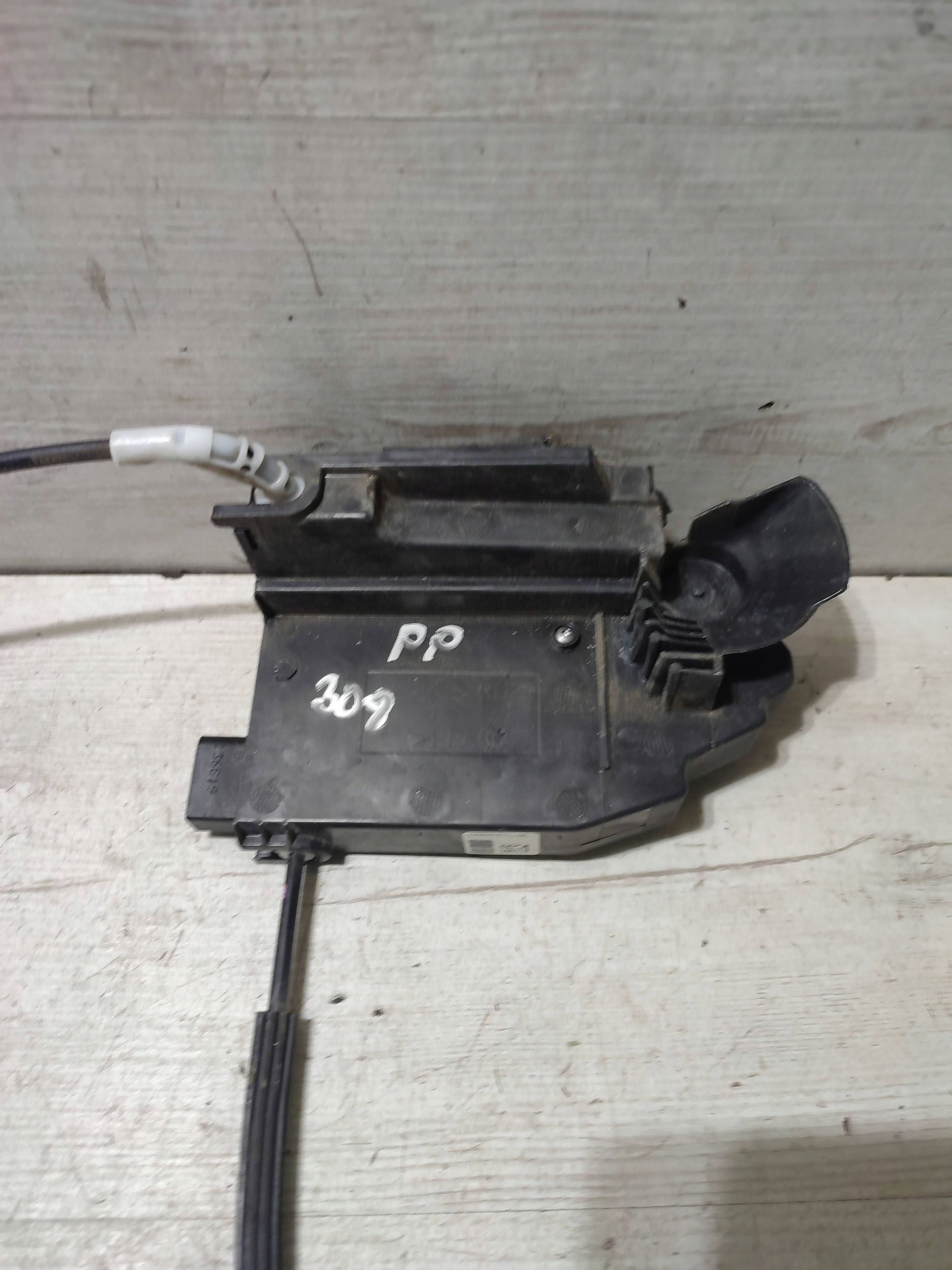 Peugeot 308 2019 front right lock door przednich