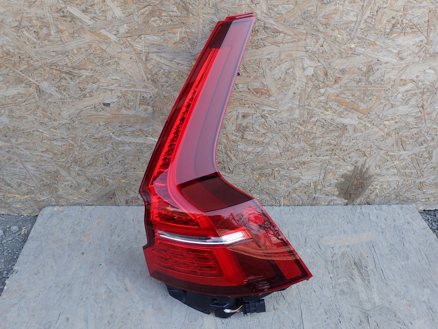 ФАРА ПРАВА ЗАДНЯ ПРАВИЙ ЗАД. VOLVO V60 II 32291359