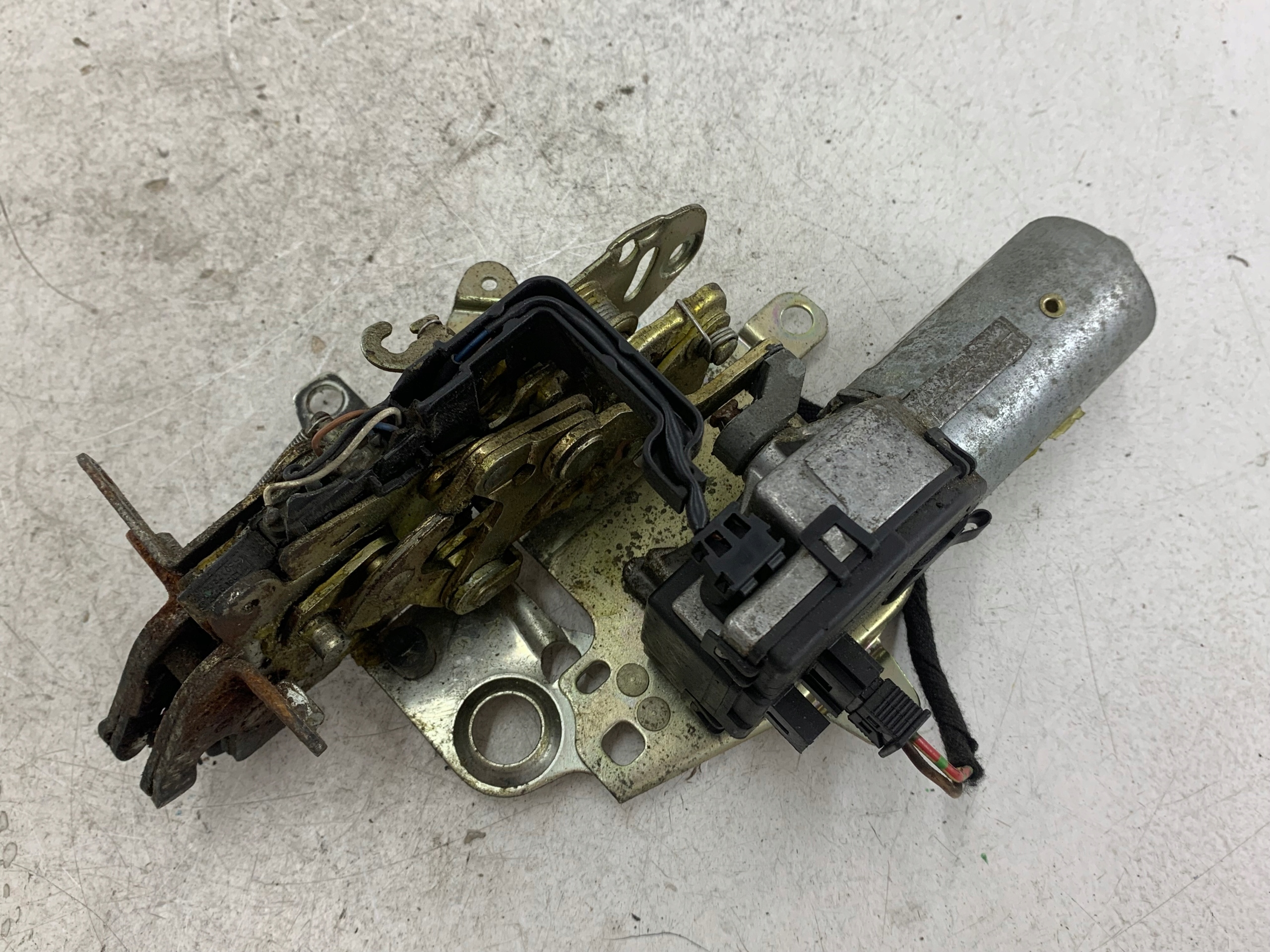 MERCEDES W210 KOMBI lock bonnet boot A2107400536