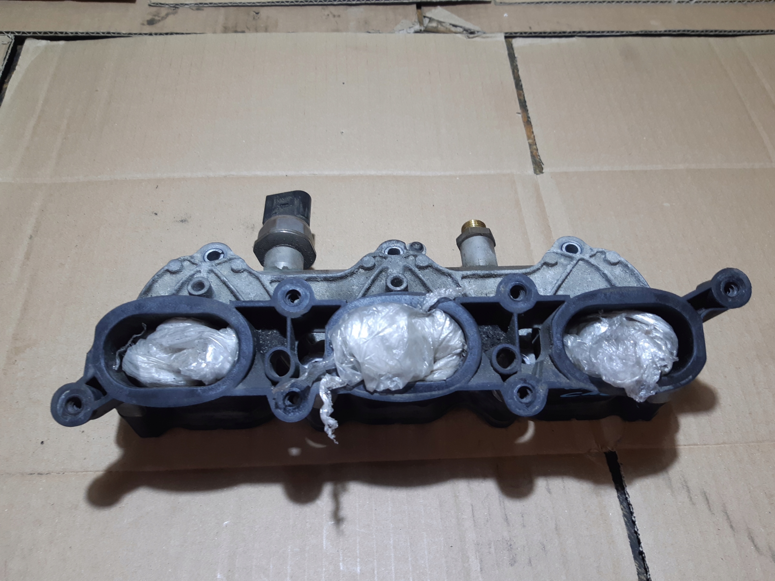 AUDI Q5 3.2 FSI intake manifold moulding left 06E133109S
