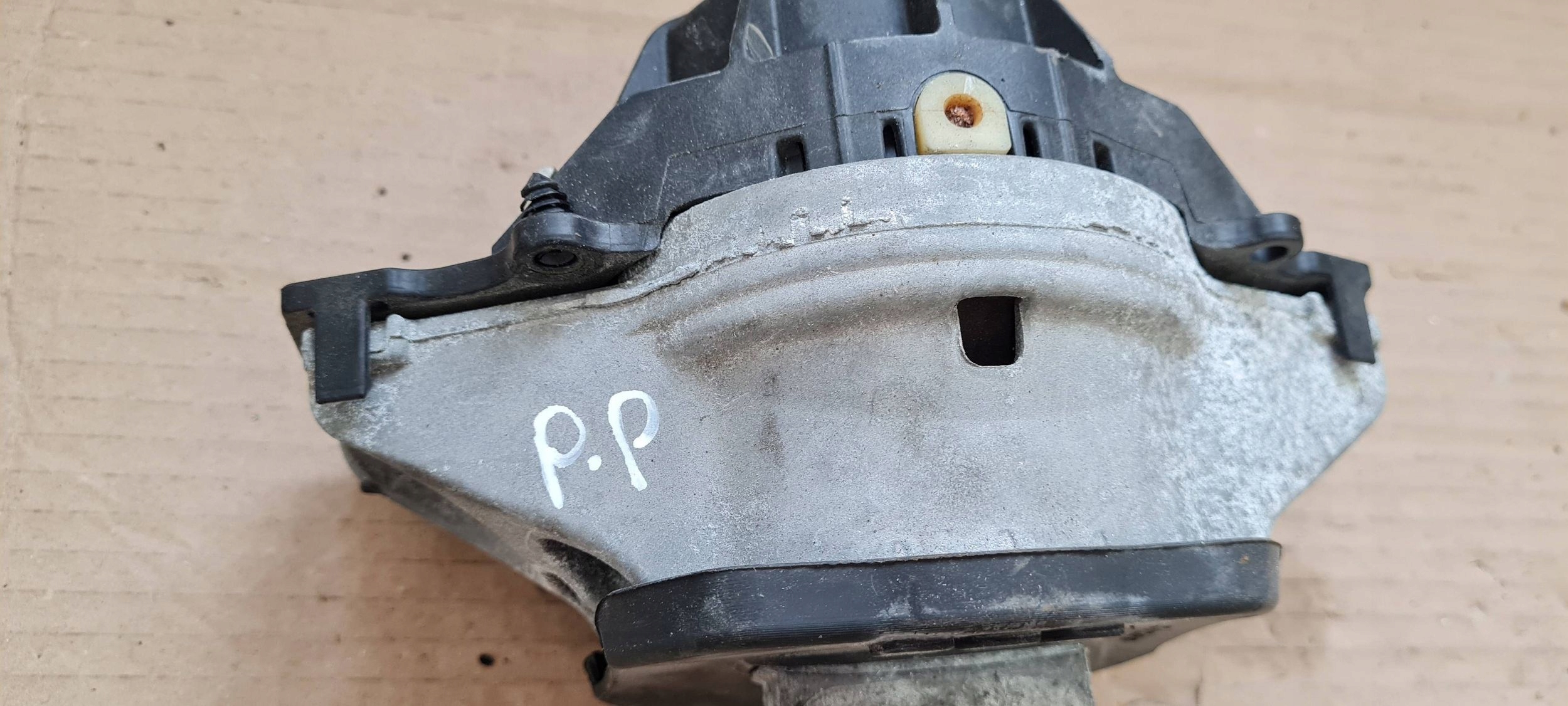 Jeep Grand Cherokee WL 2022 engine mount right 3.6 V6 68375806AF