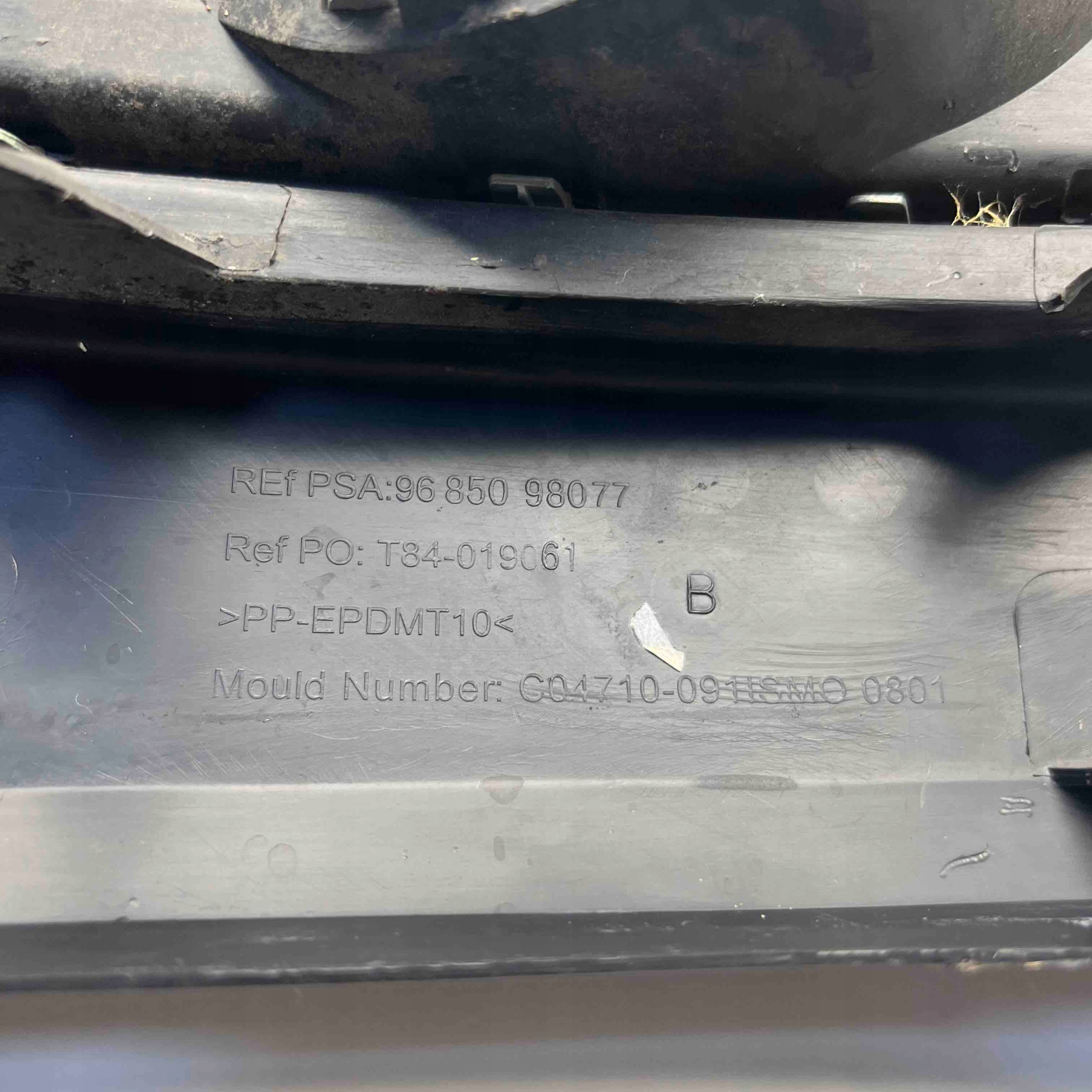 AUDI A6 C8 4K0 S-LINE 18- grid of a bumper front front left 4K0807629