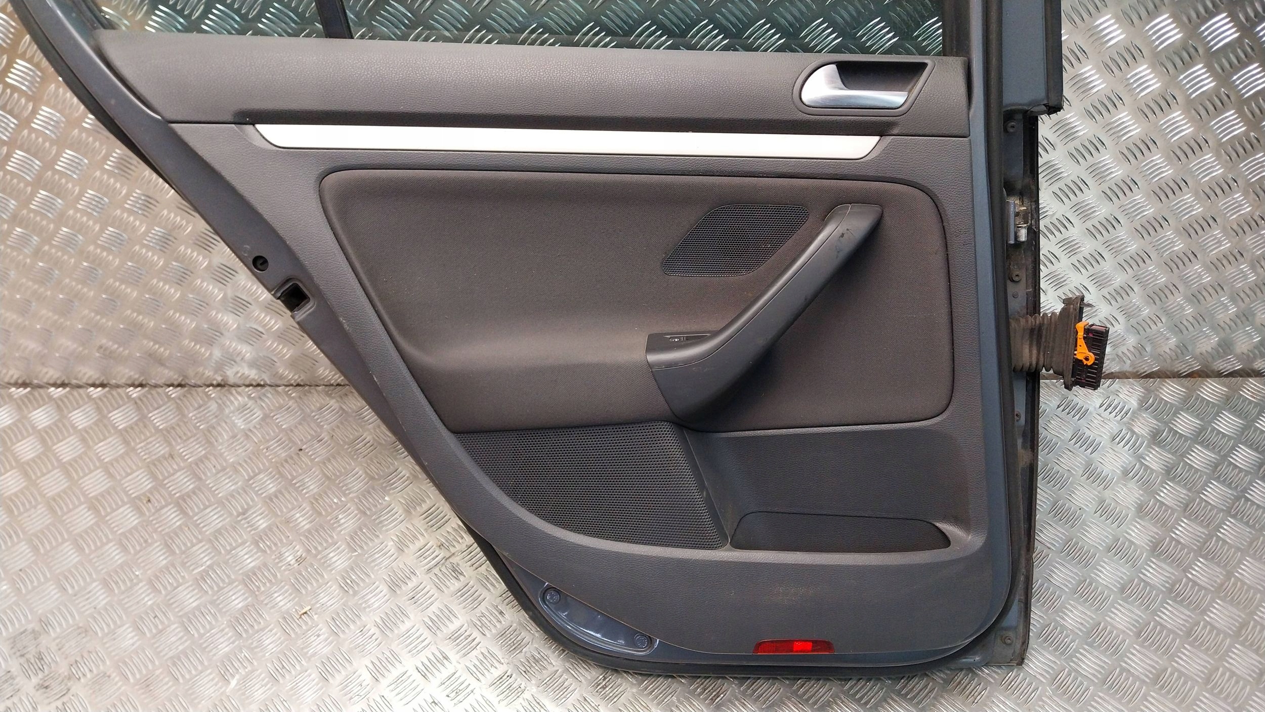door rear part left VW GOLF V 03