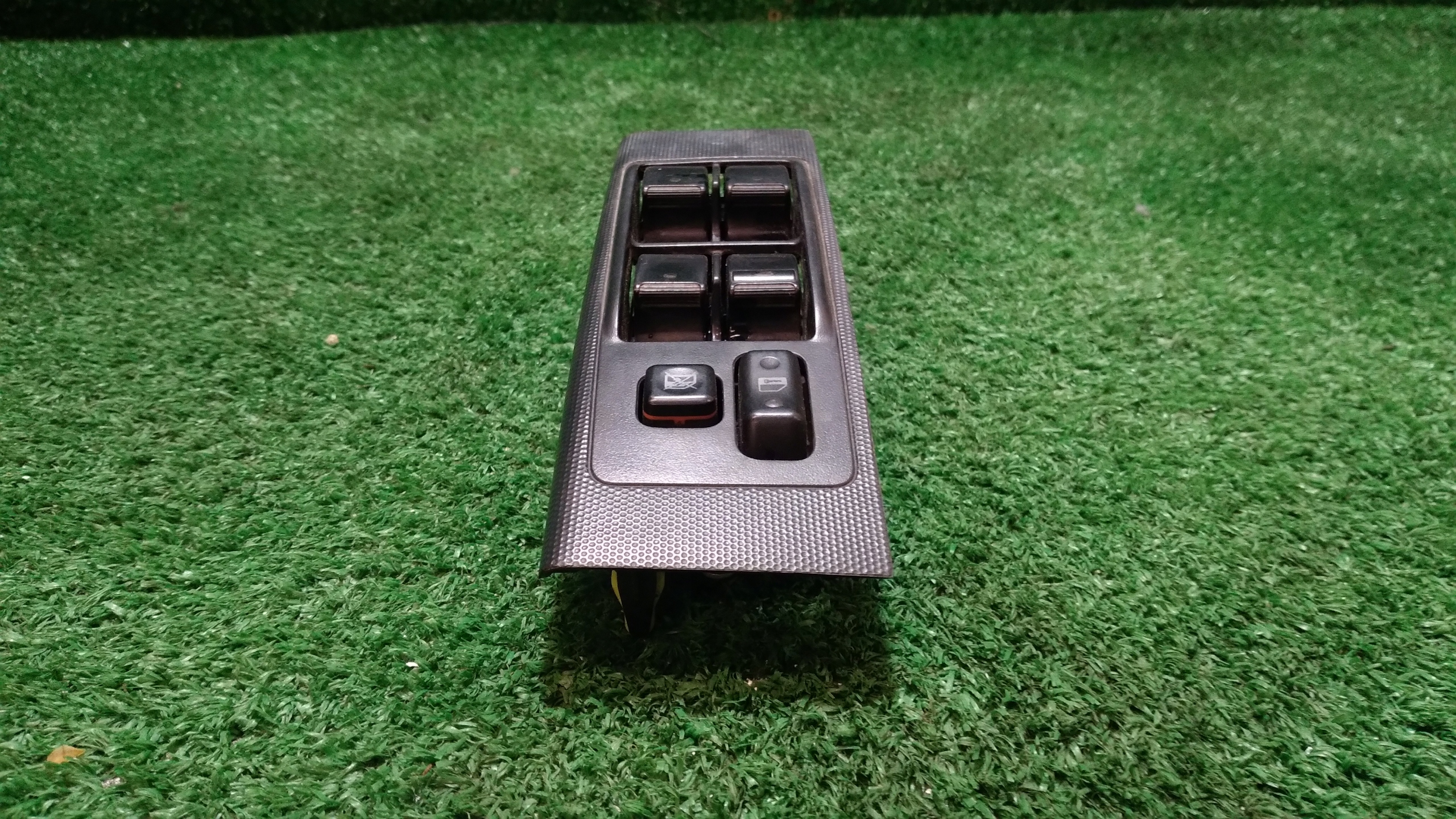 control panel of the window driver´s TOYOTA COROLLA VERSO 74232-0F010