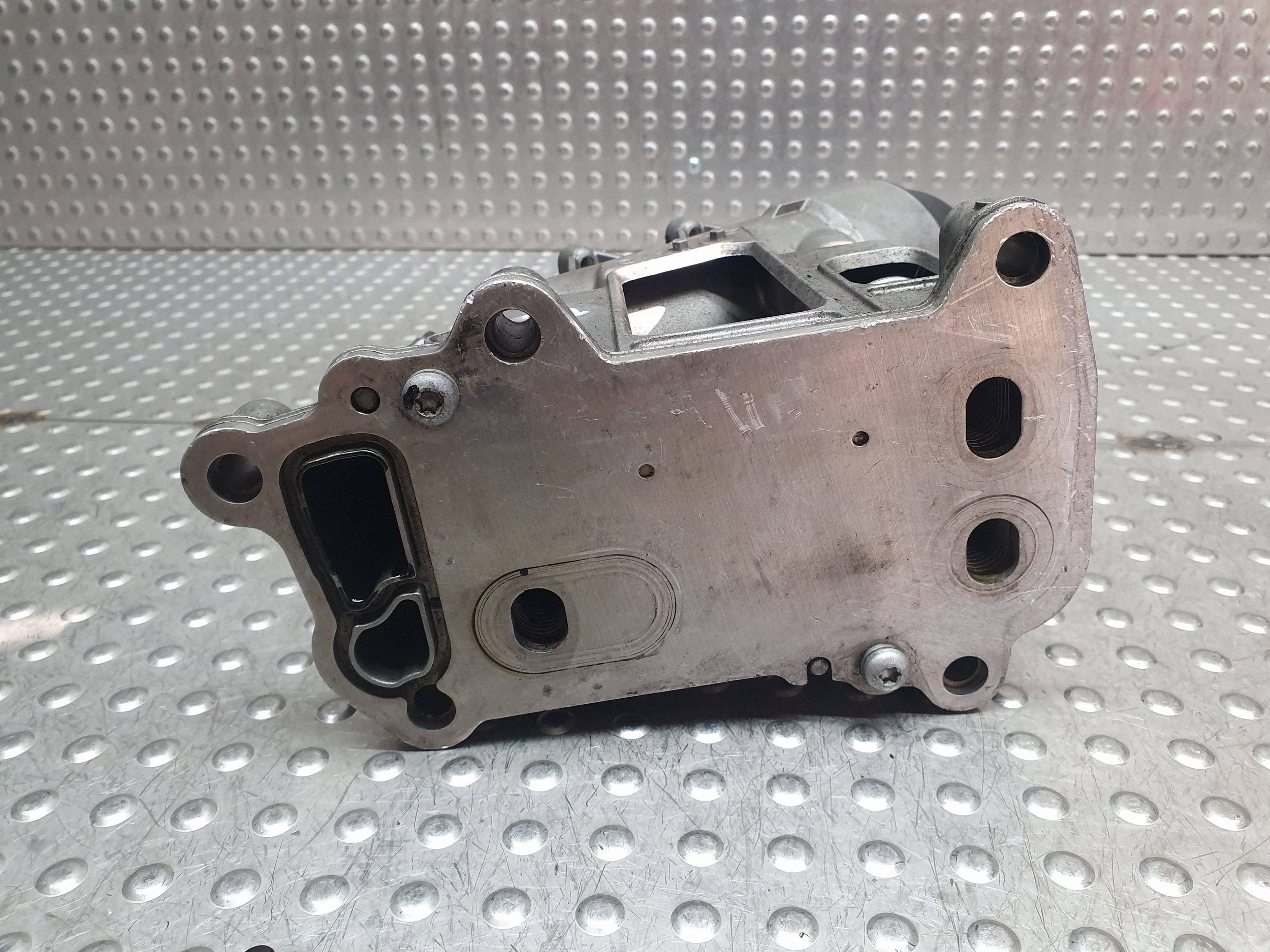 Ölfiltergehäuse 7797392 BMW E60 E61 E81 E82 E84 E87 E90 E91 2.0D N47