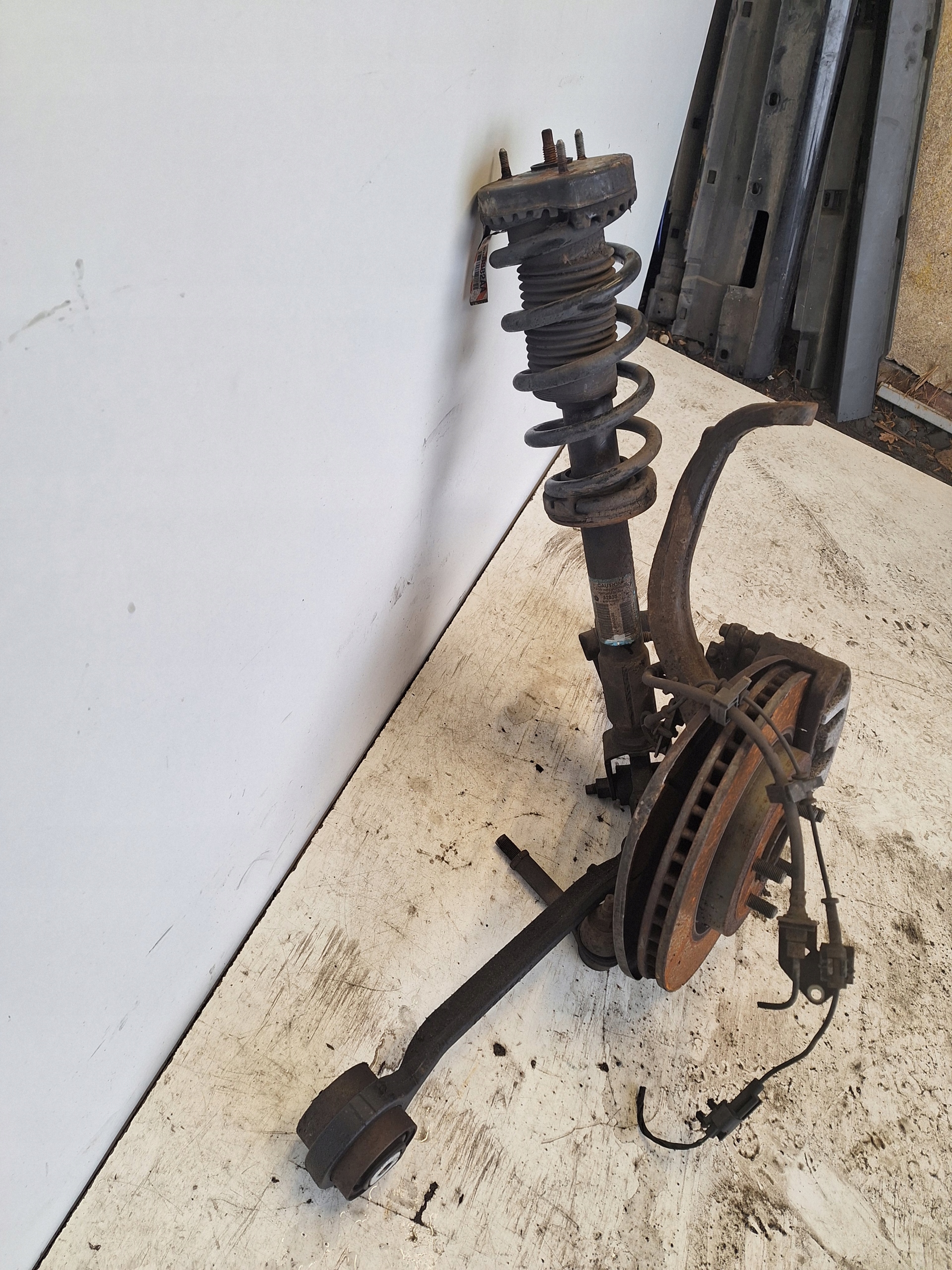 CHRYSLER 300C II 11-15 MACPHERSON swing left 3.0CRD