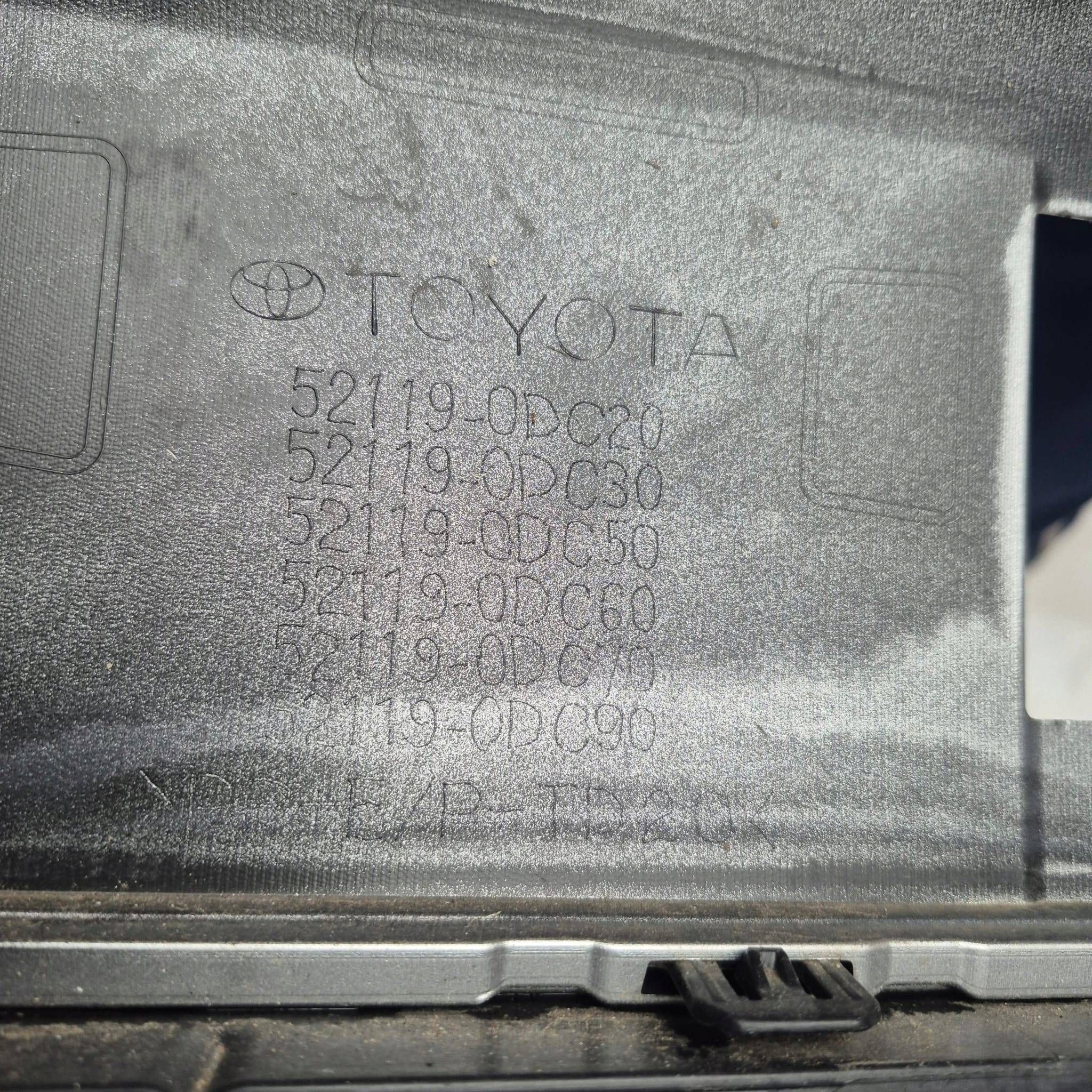 TOYOTA YARIS CROSS 20-> nárazník předek přední PDC