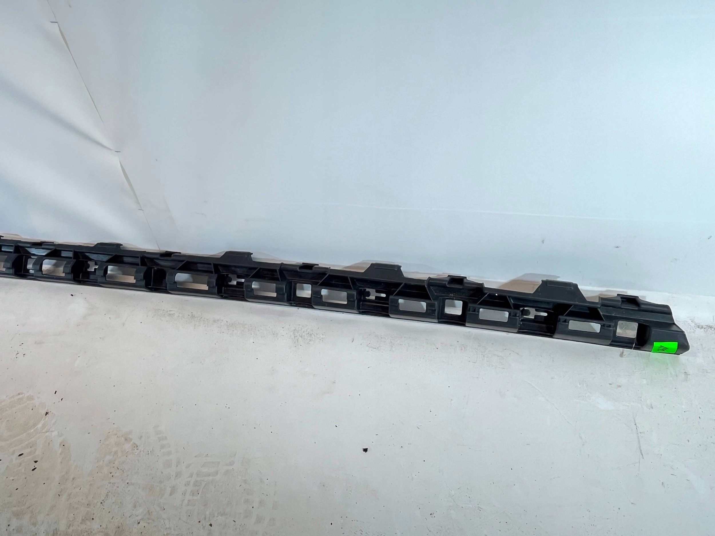 support mouldings PROGOWEJ Volkswagen PASSAT B8 3G0853945