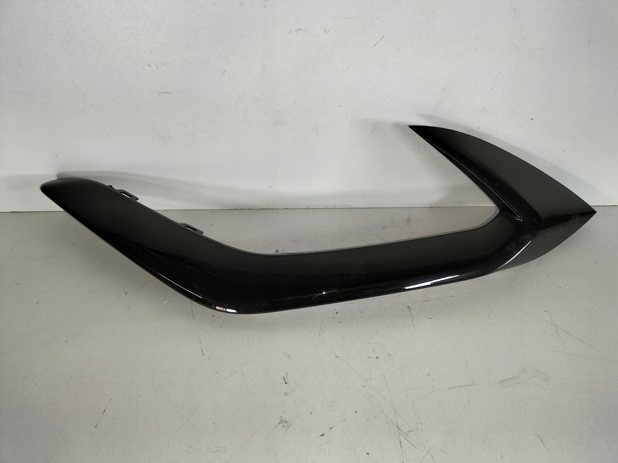 moulding of a bumper front left KIA SPORTAGE 5 V 21