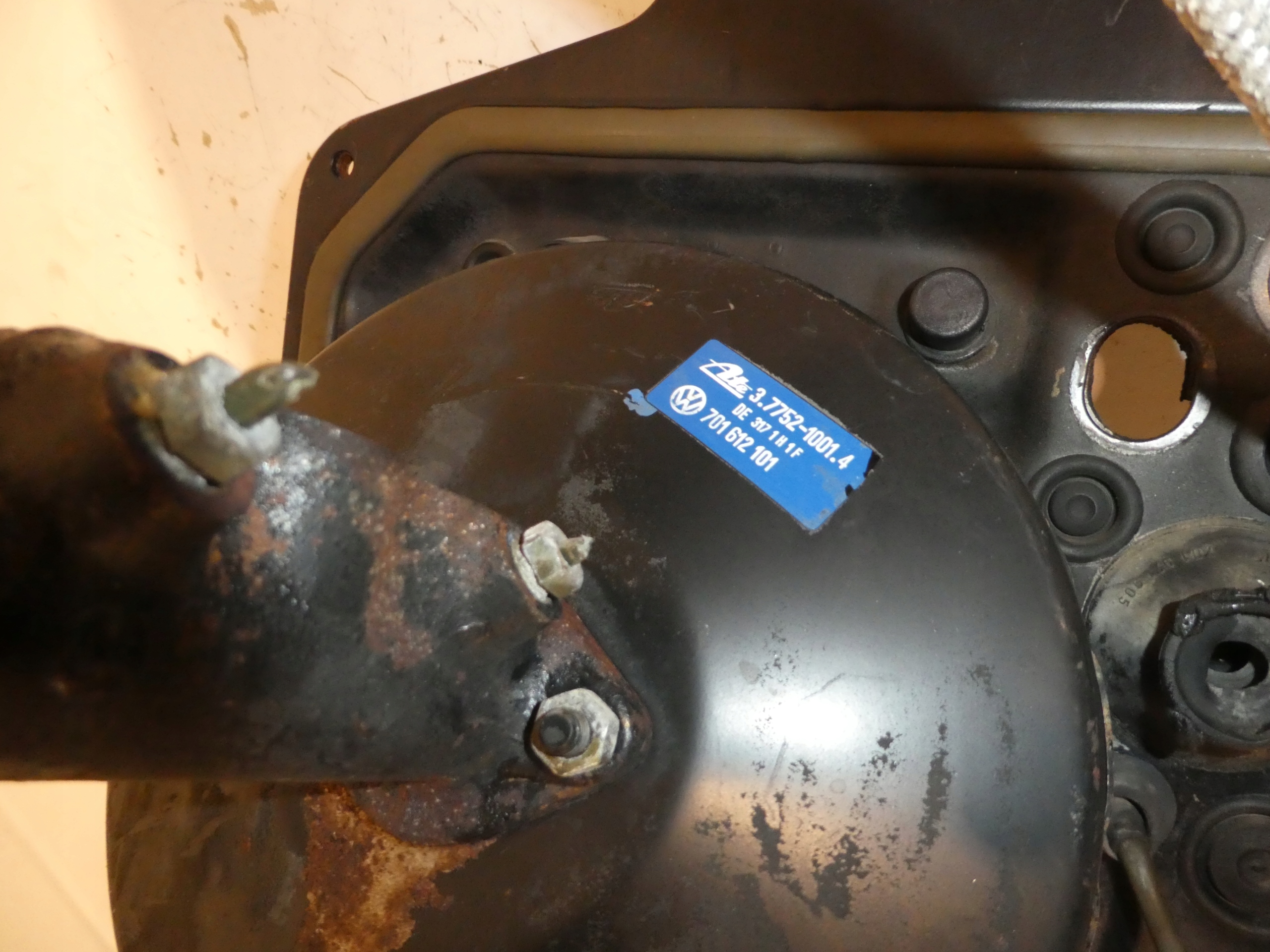 servo pumpa kočnice pedale VW T4 701612101