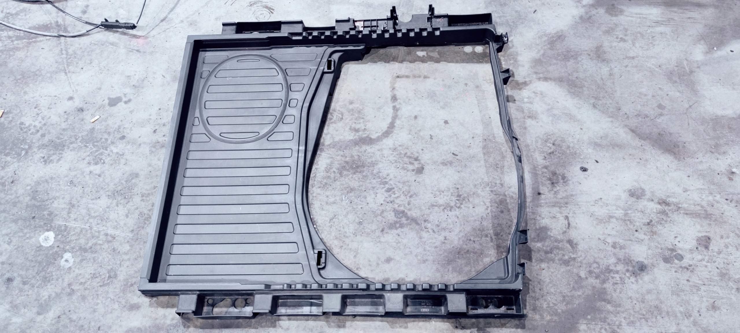 floor boot AUDI A6 C6 AVANT 4F9864106