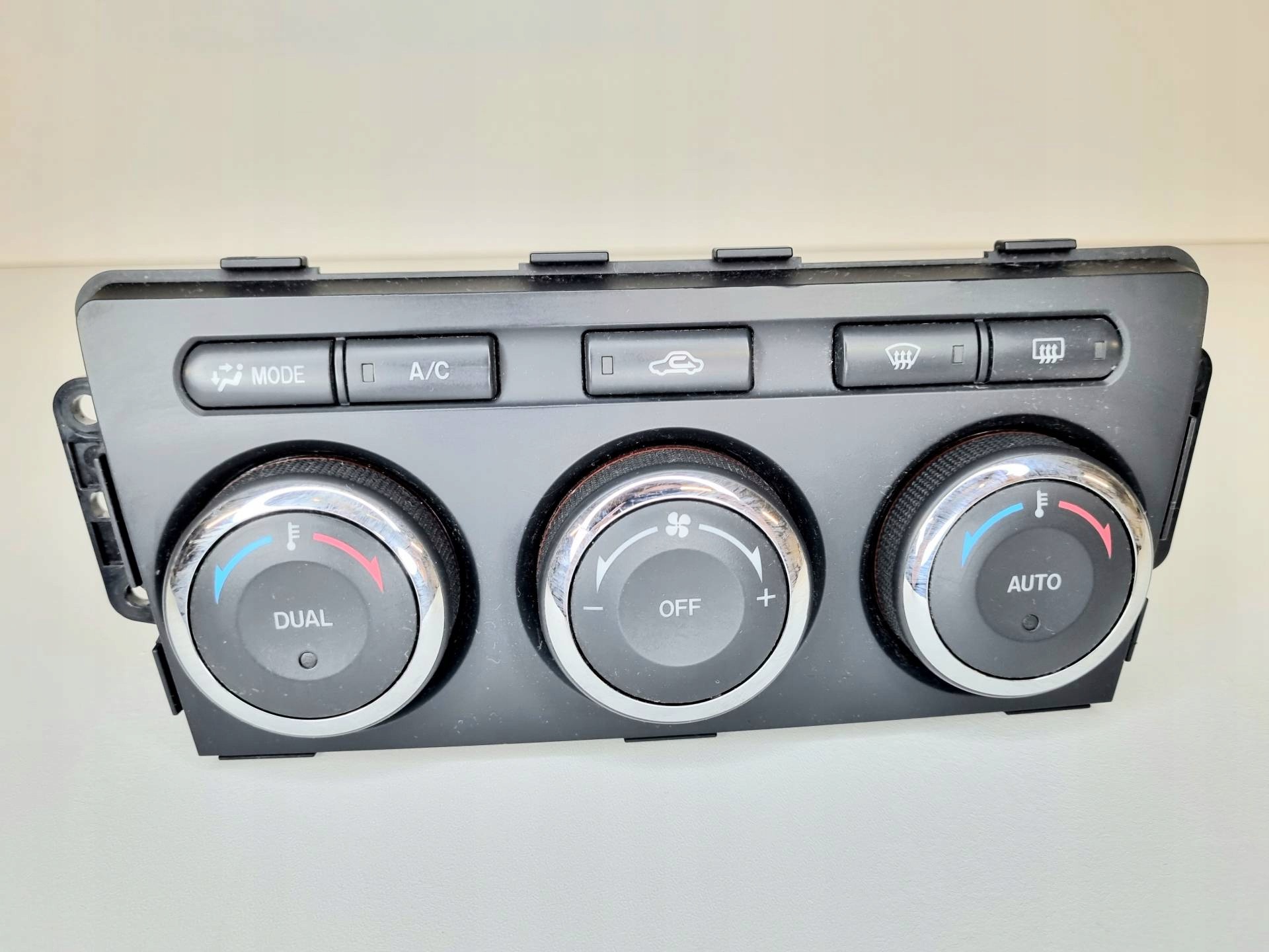 vezérlö panel a klímának Mazda 6 2 facelift GH 2011 GDN361190A